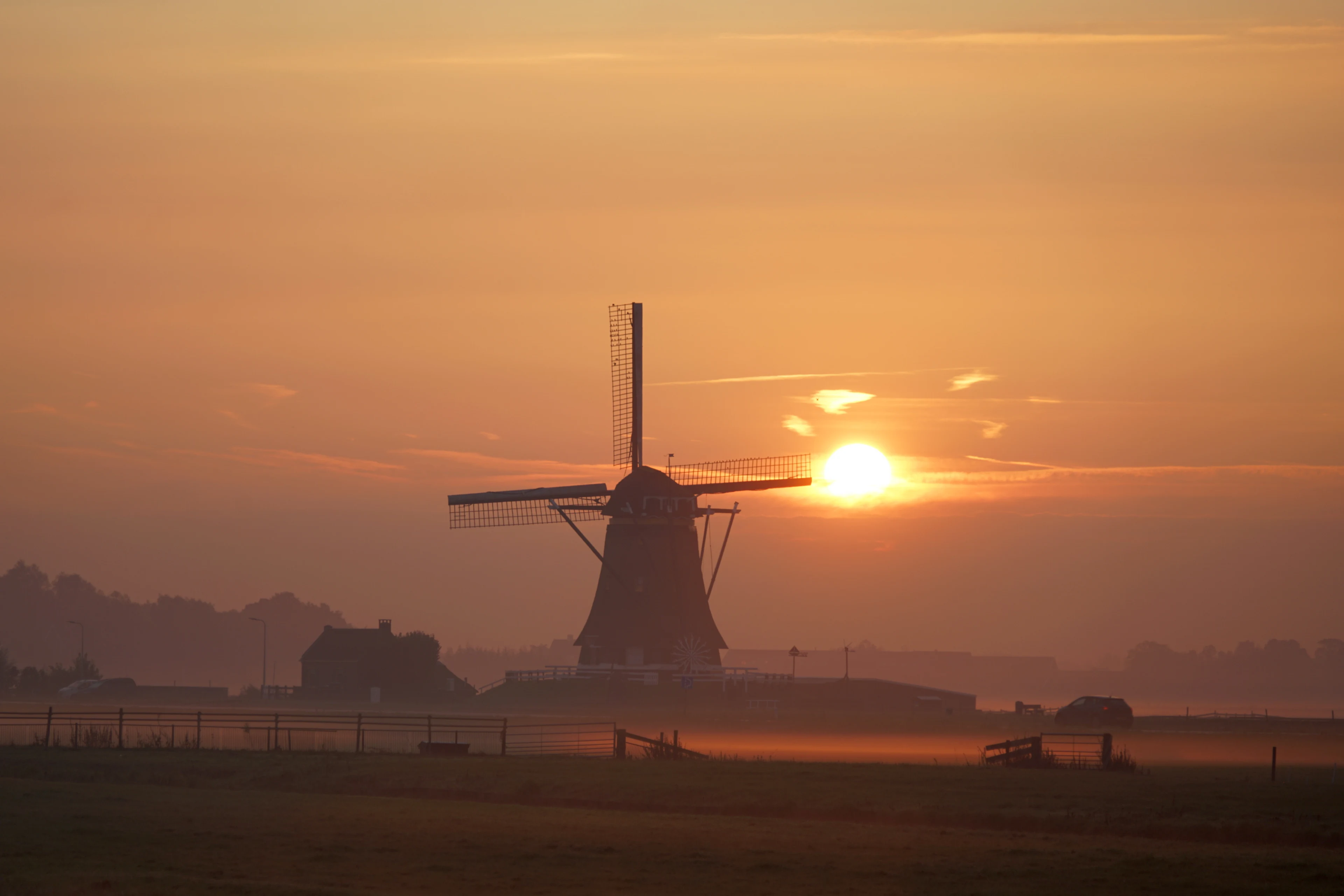 Mist en code geel in de ochtend, later verrassend zacht herfstweer