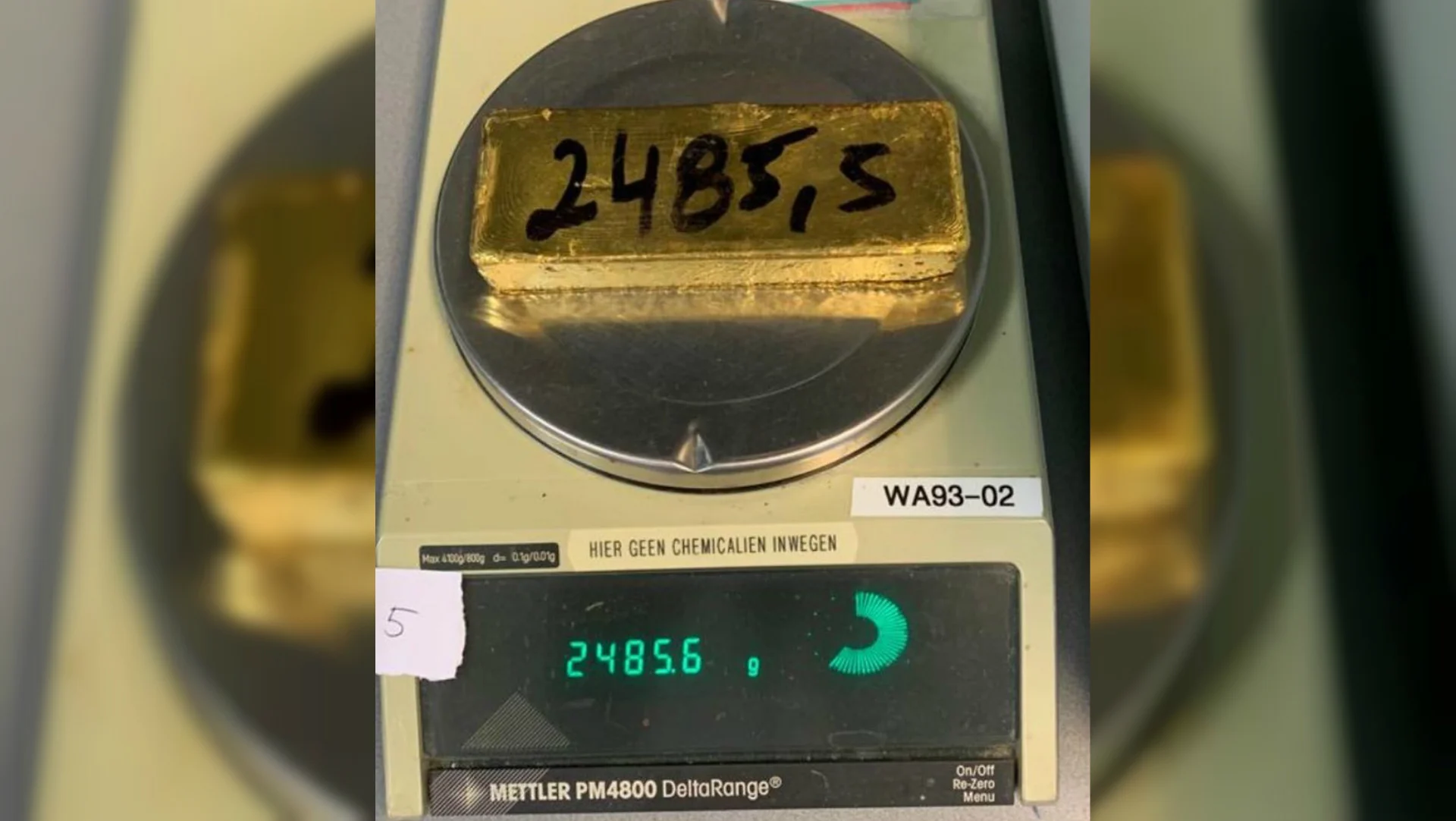 Man met 15 kilo goudstaven aangehouden op Schiphol