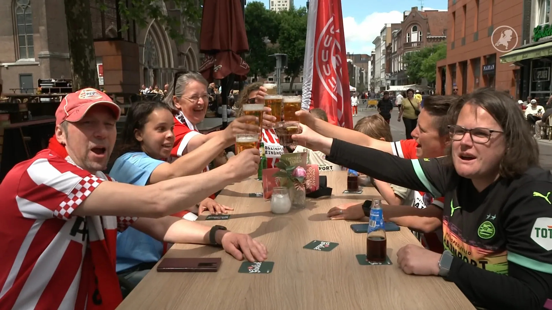 Kampioenskoorts in Eindhoven en Amsterdam: hoe loopt het af?