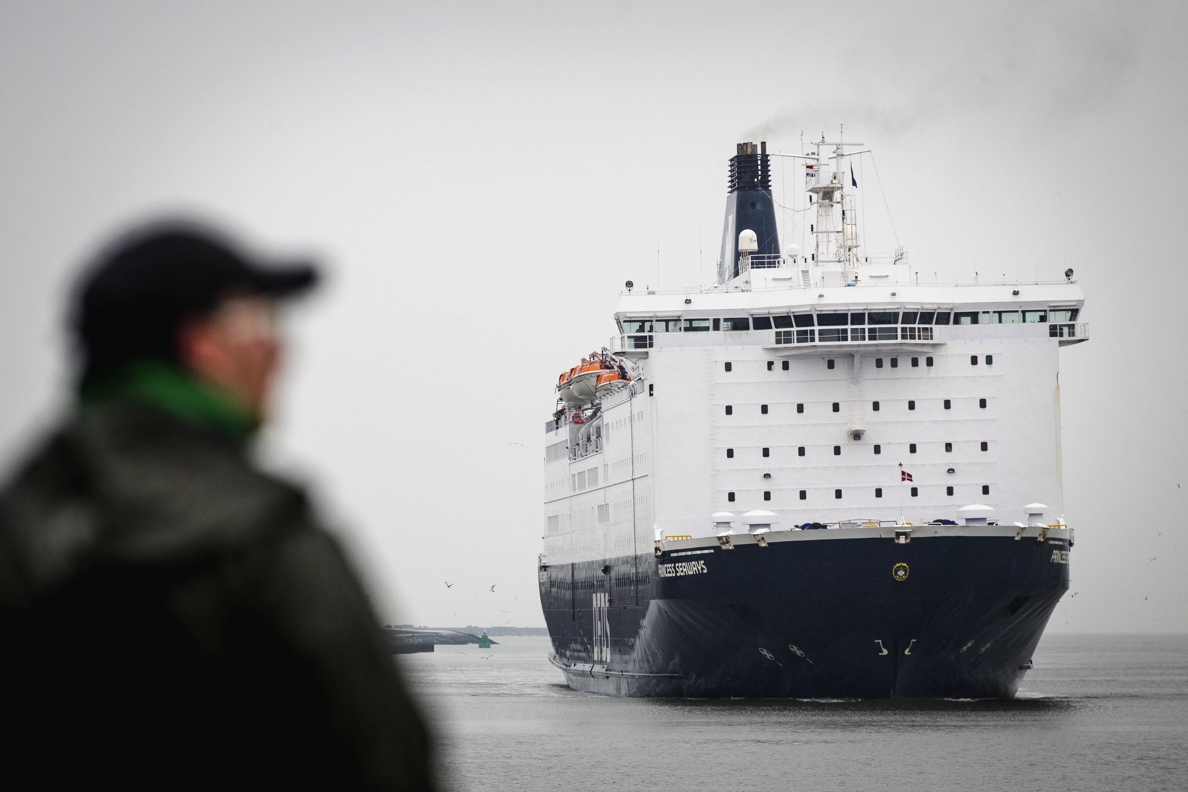 Driving en sailing home for Christmas: Nederlanders toch nog op tijd thuis uit Engeland?