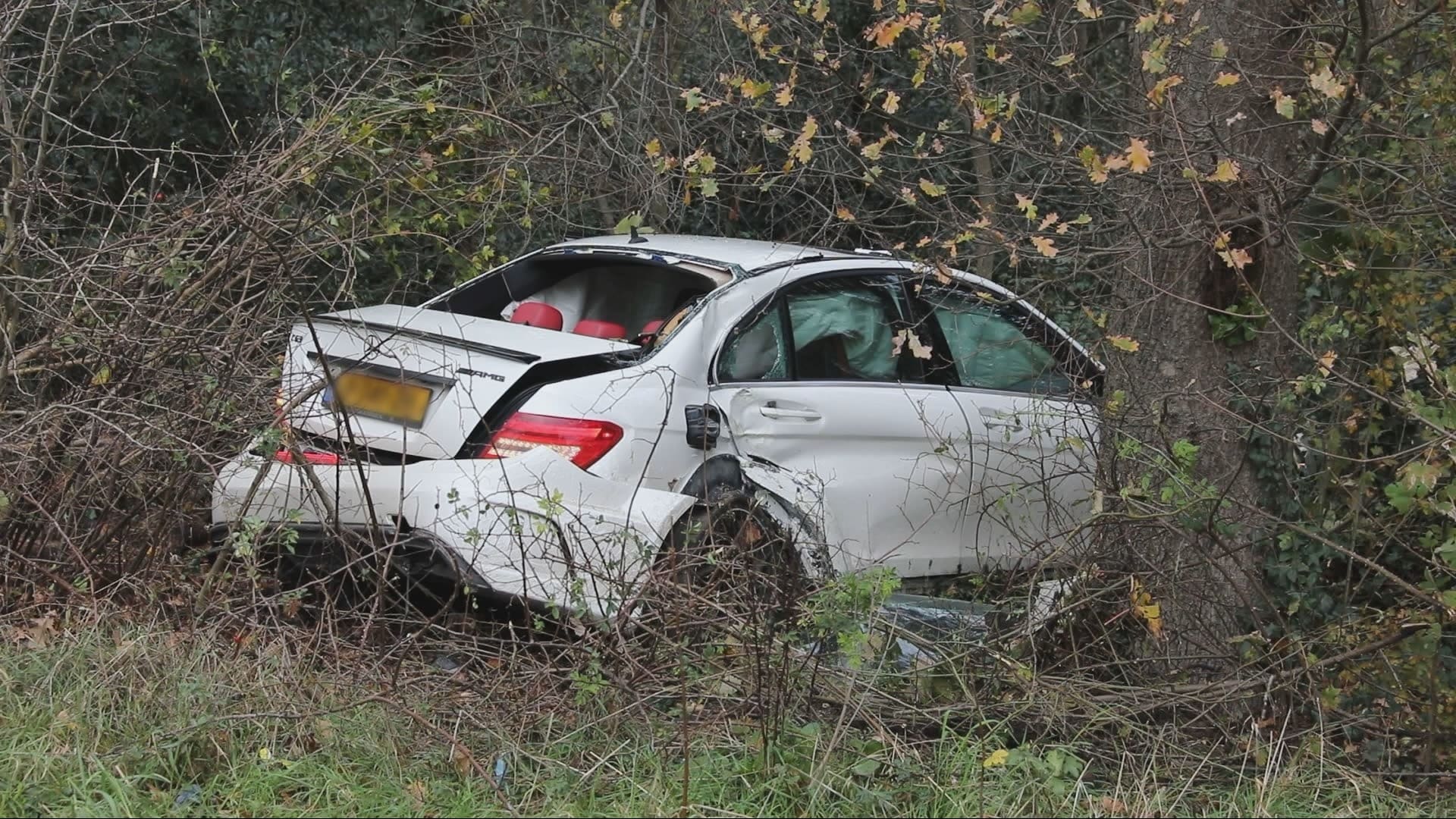 Automobilist (32) vlucht voor politie en crasht op afrit A17 bij Roosendaal