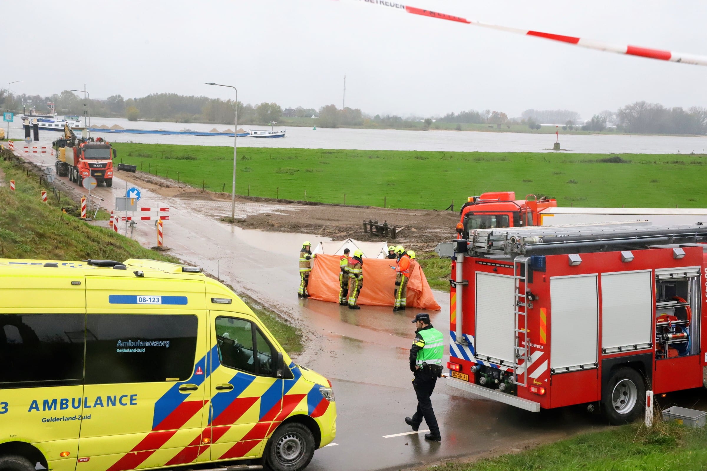 Dode door ongeval tijdens dijkwerkzaamheden bij Herwijnen