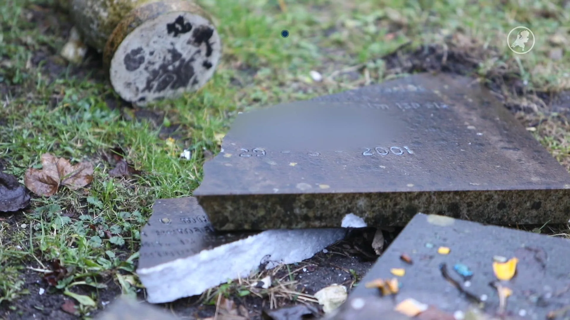 Meerdere graven en urnen vernield op begraafplaats Den Haag