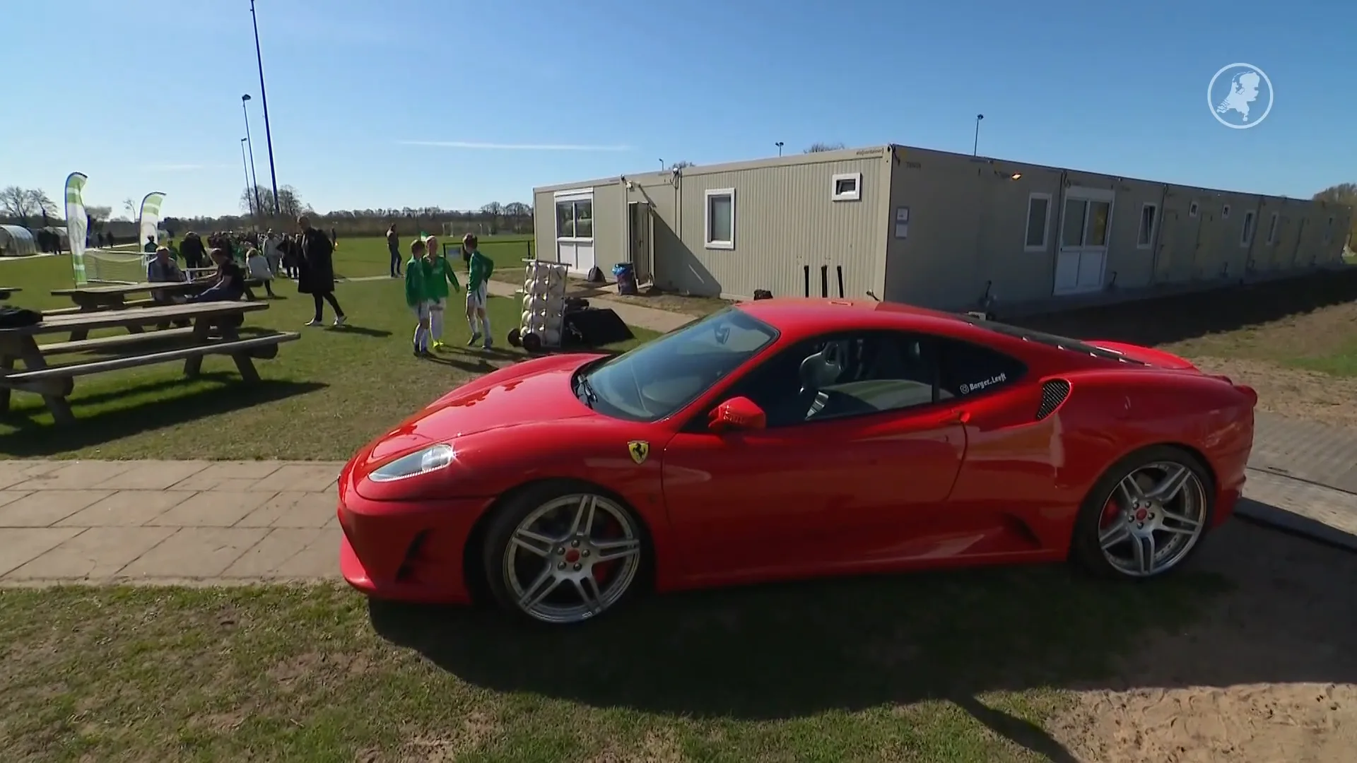 SV Borger verloot Ferrari om nieuw clubhuis te kunnen bouwen