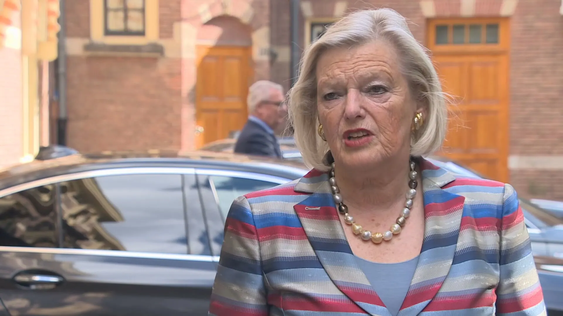 Staatssecretaris over terugsturen veelplegende illegalen: 'Je kunt niet iemand zomaar op een vliegtuig zetten'