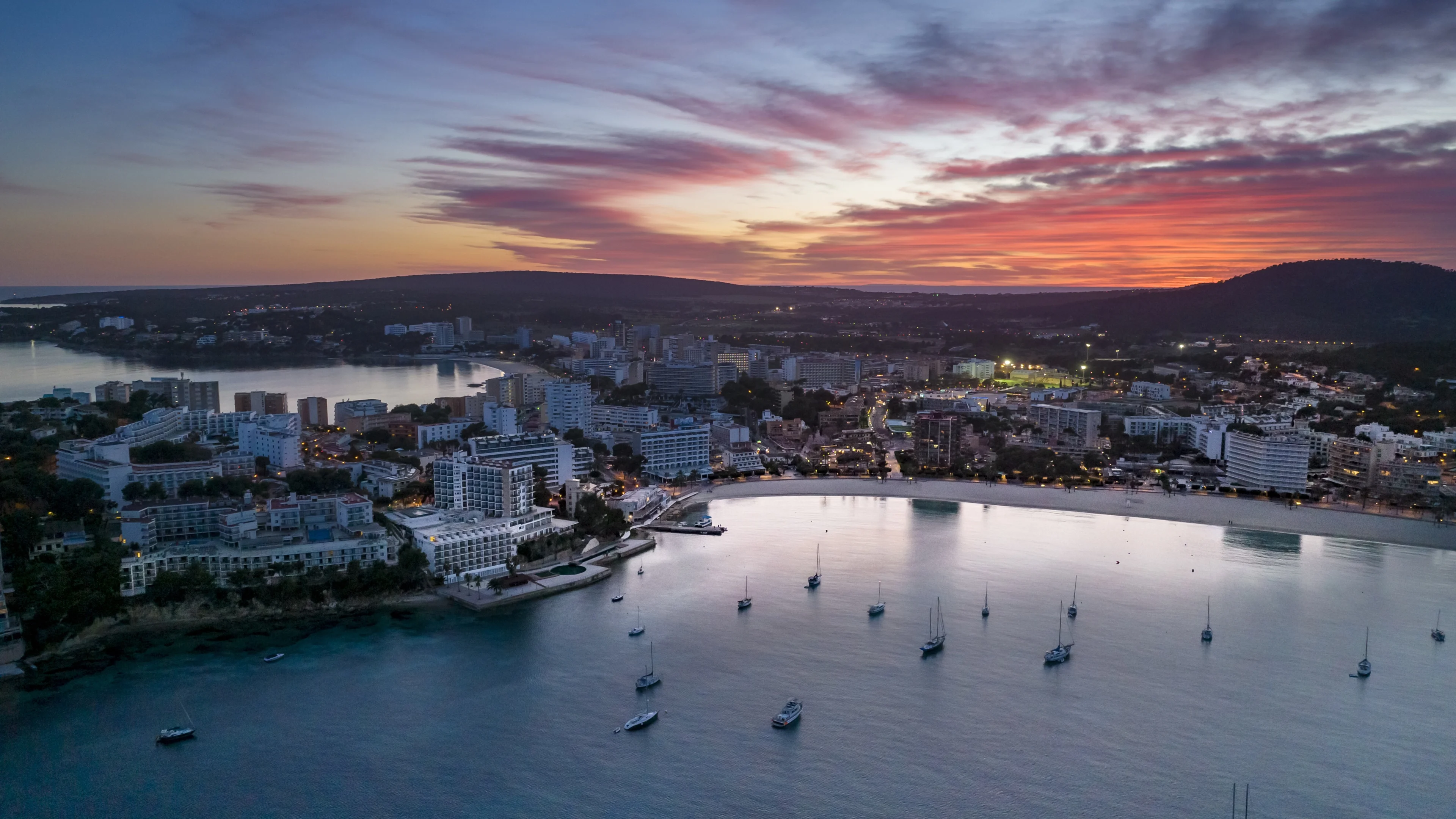 Nederlander op Mallorca slaat kok en bedreigt agenten met de dood