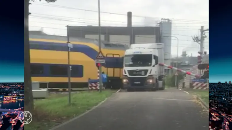 Treinverkeer rondom Roermond weer op gang na botsing trein en vrachtwagen