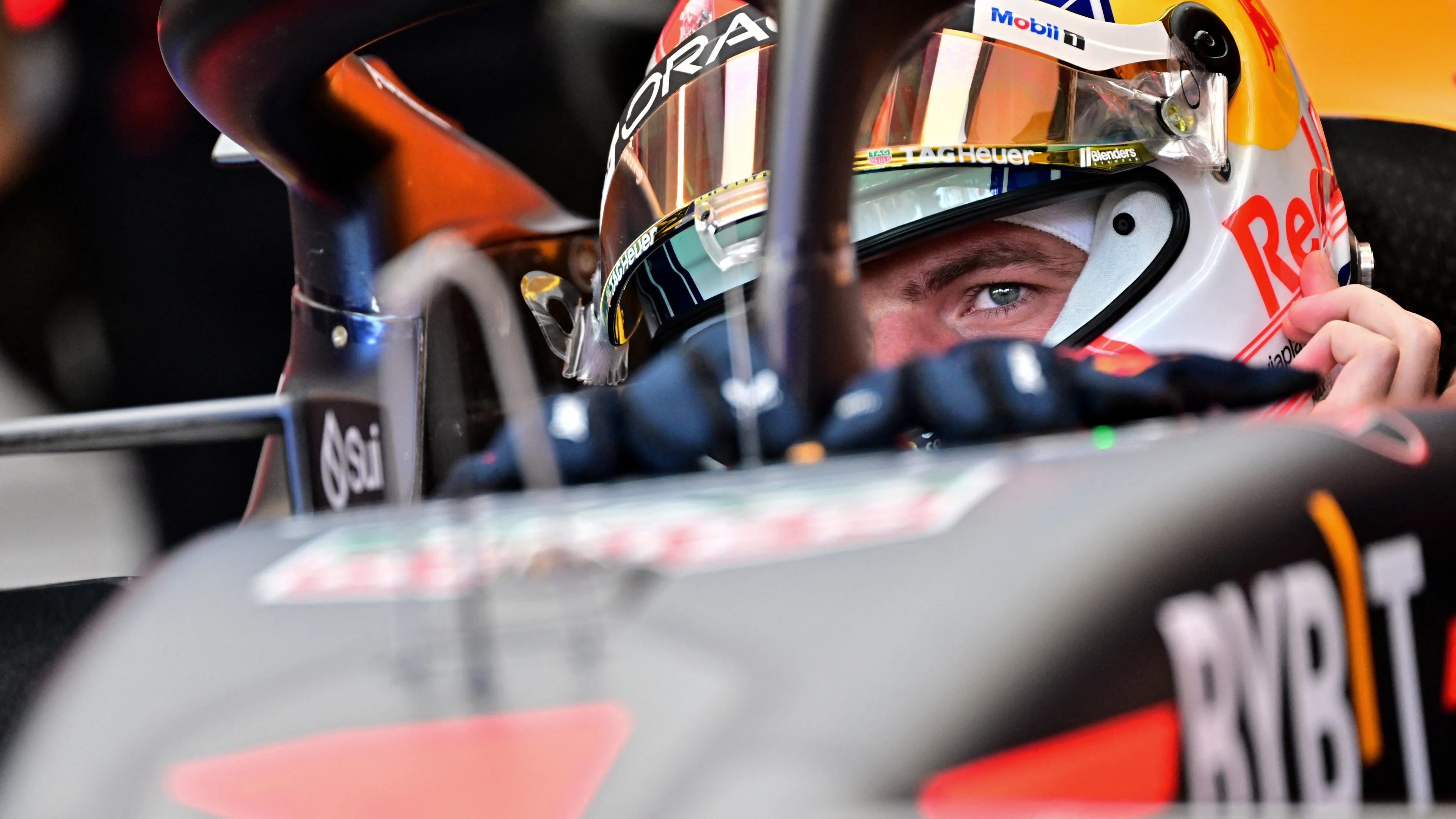 Max Verstappen nipt verslagen door Lewis Hamilton bij kwalificatie GP Hongarije