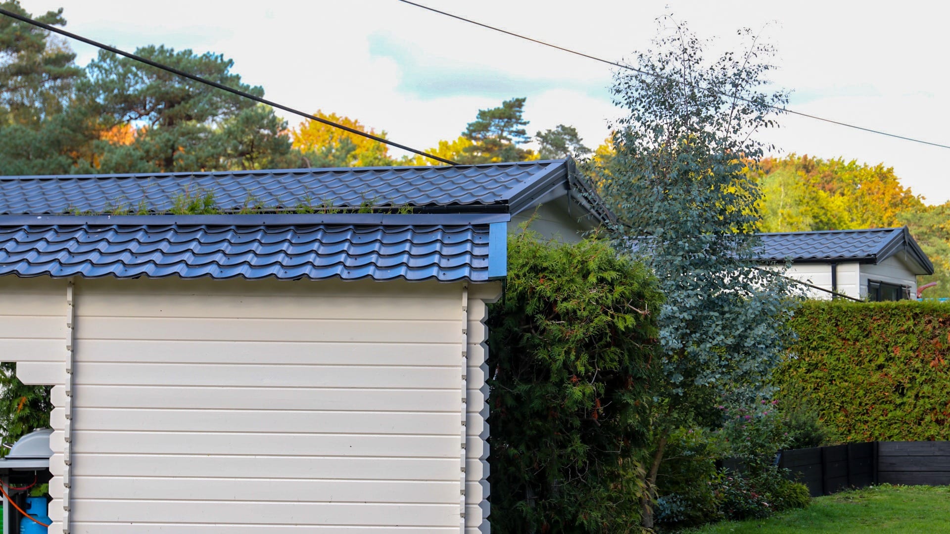 Hoogspanningskabel knapt en komt op camping terecht: man gewond