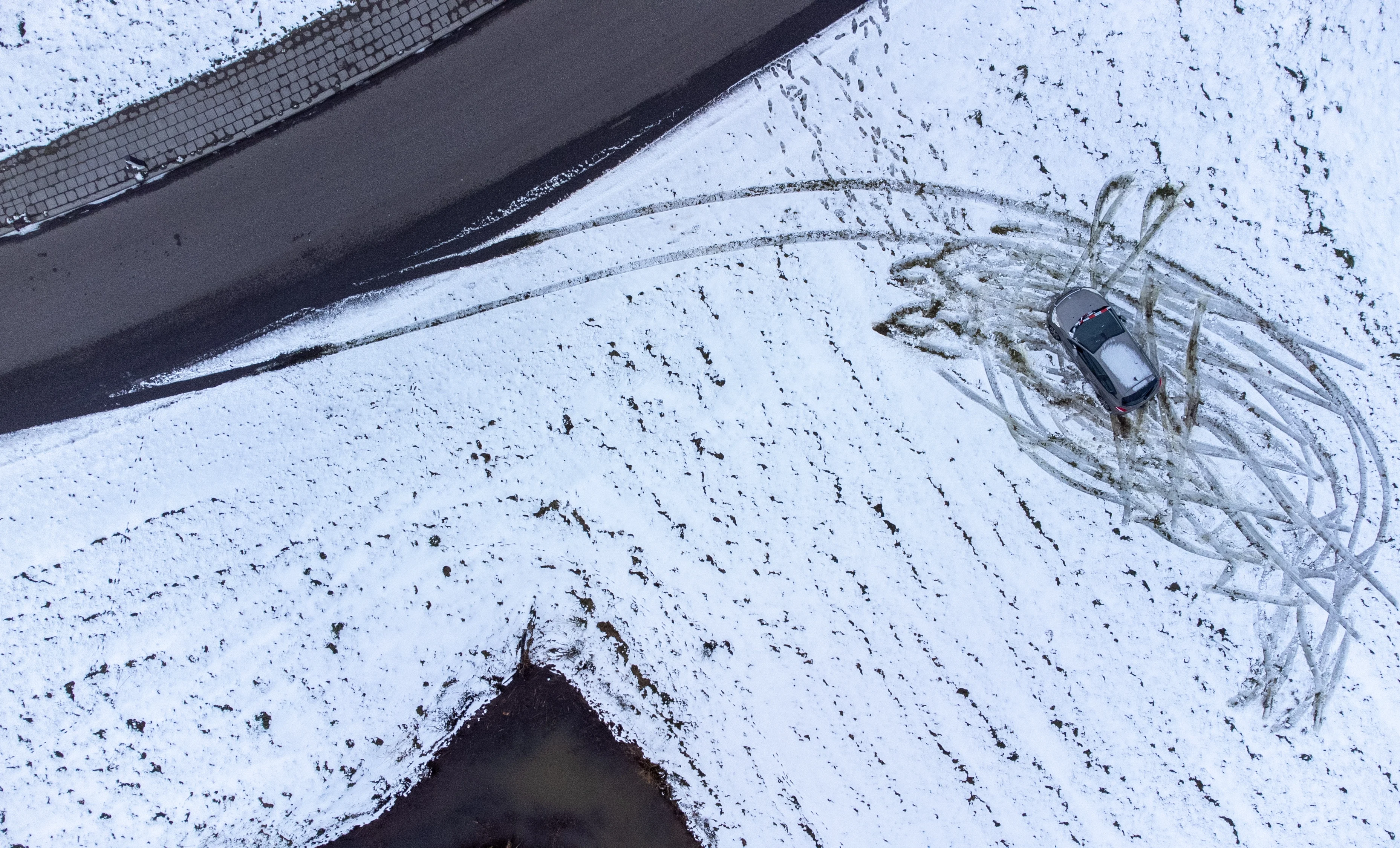 Donderdag zware ochtend- en avondspits verwacht, lokaal kans op gladheid