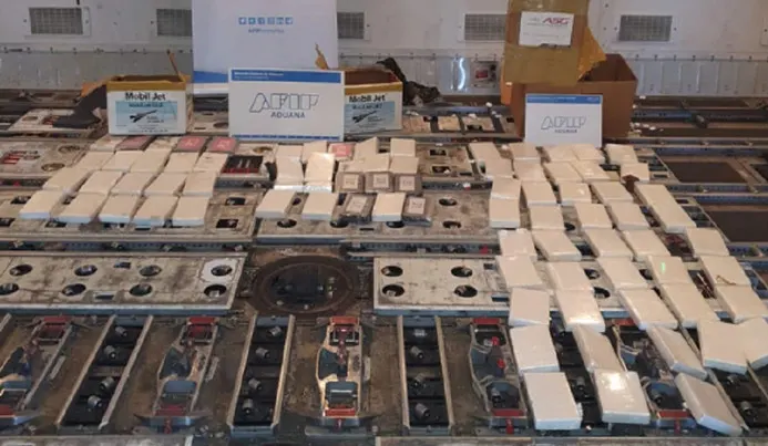 Zo smokkelen Nederlandse bemanningsleden 82 kilo cocaïne in vliegtuig