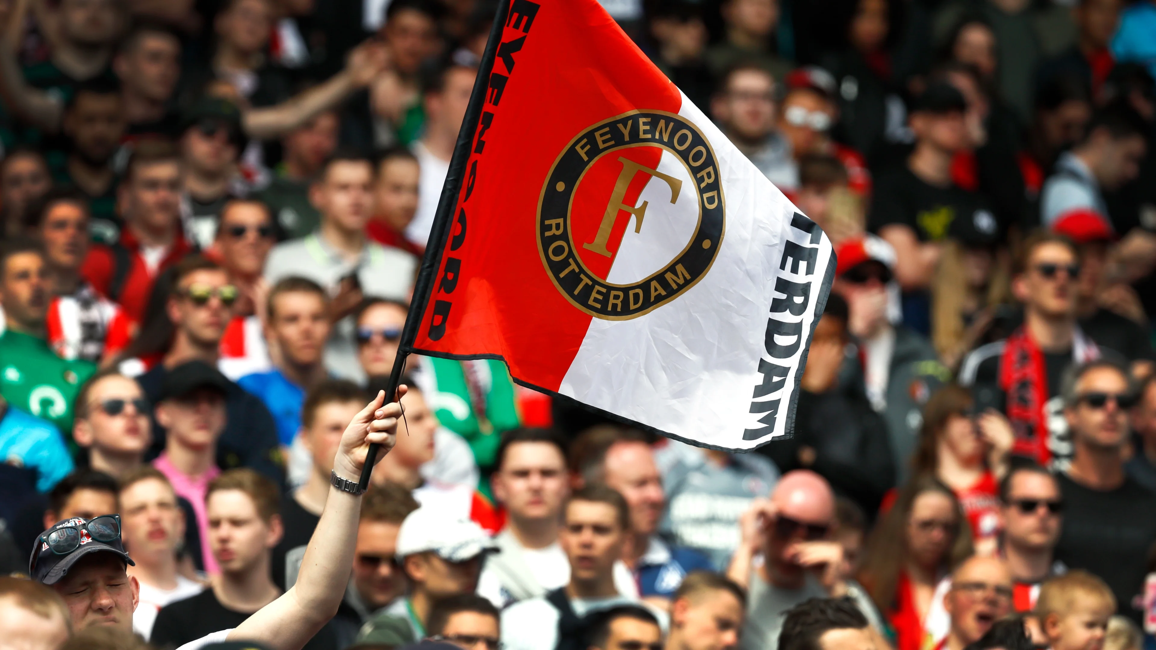 Leden harde kern Feyenoord horen straffen na mishandelen scheidsrechter