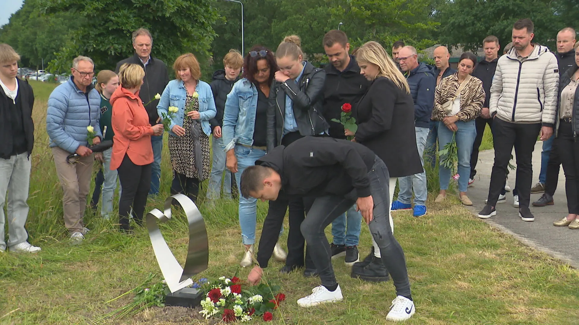 Monument onthuld voor verkeersdrama Borger tijdens indringende ceremonie