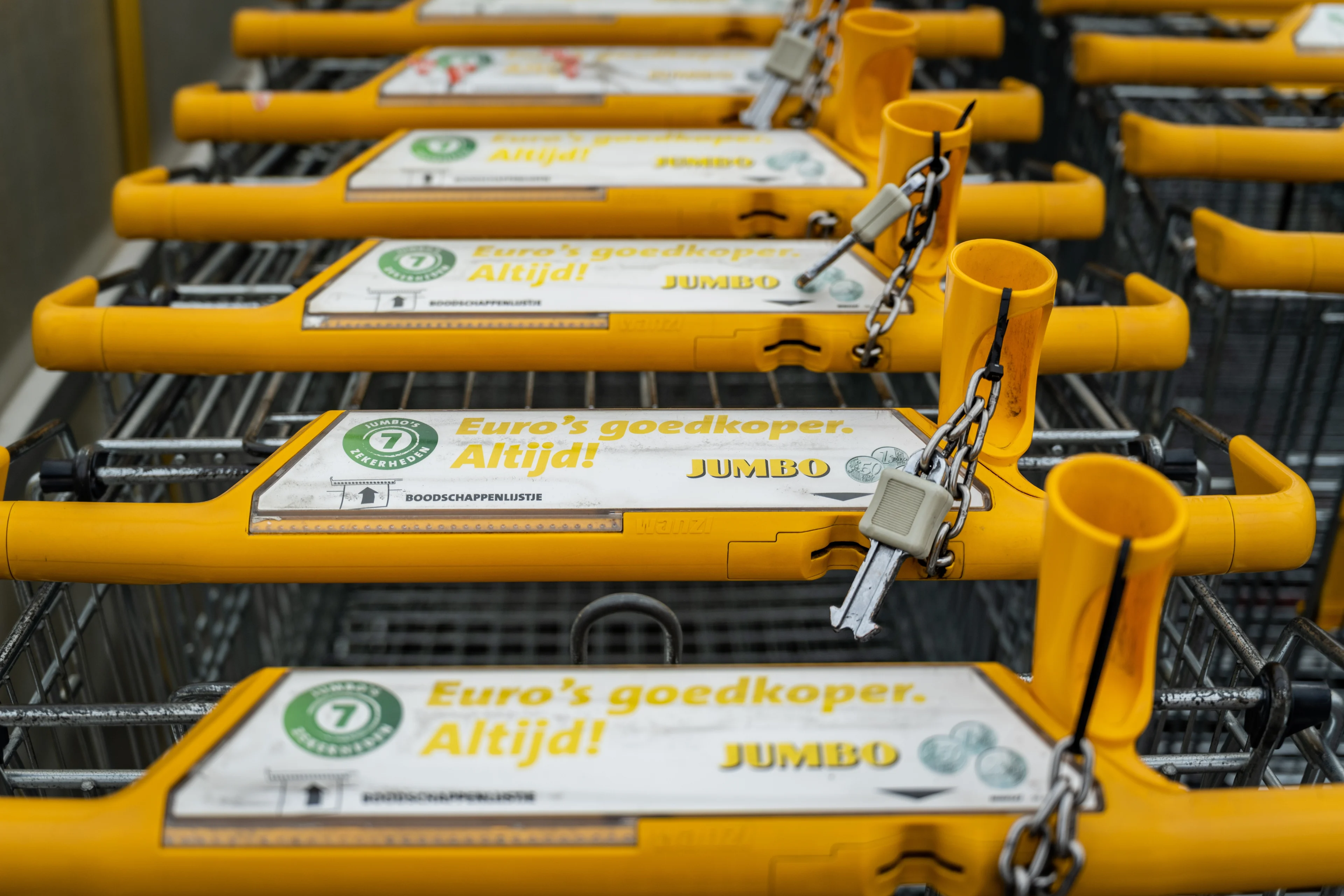 Klanten en personeel opgesloten in supermarkt Weert nadat stroom uitvalt