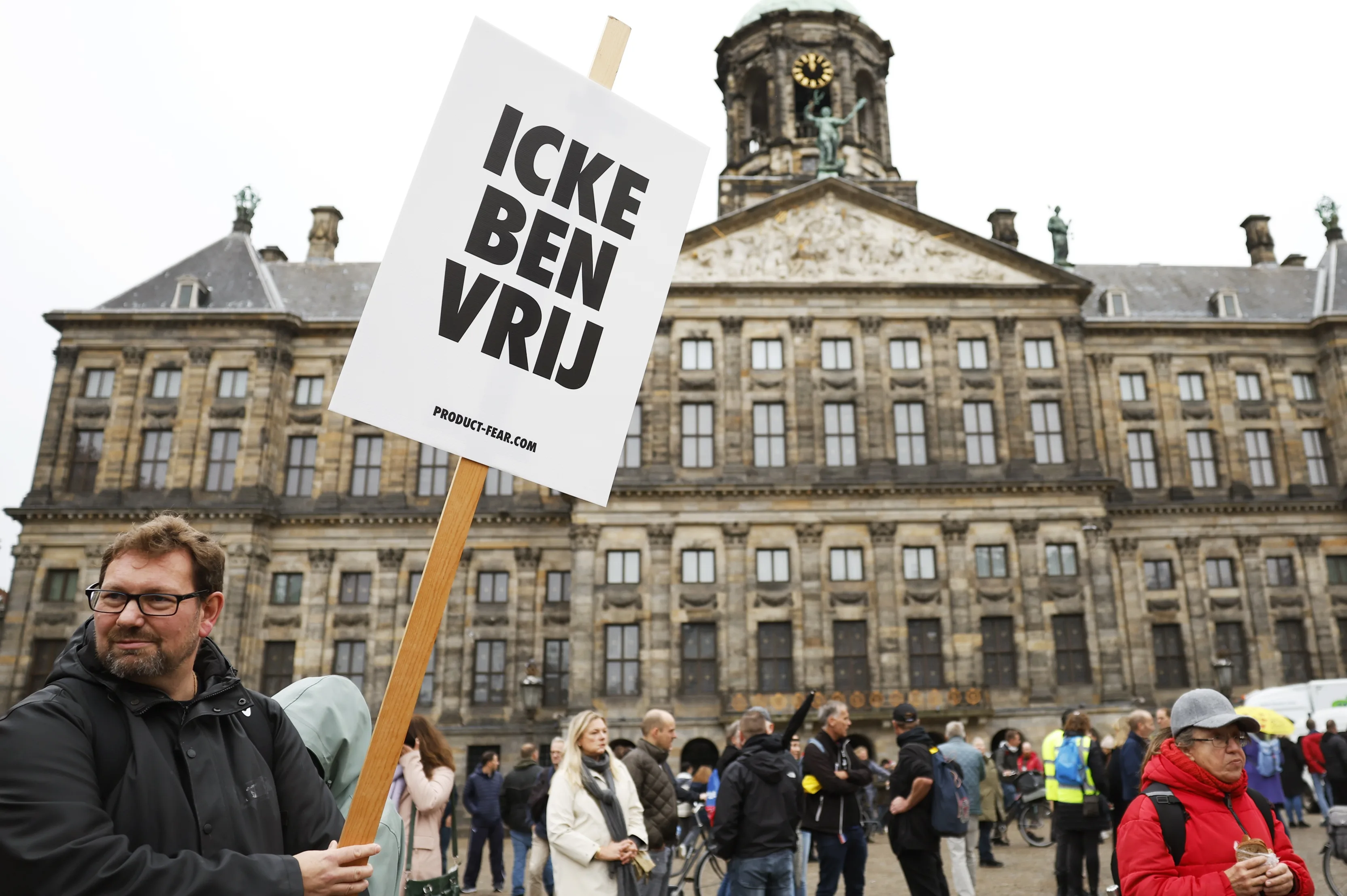 Rond de duizend mensen toch bij elkaar op de Dam ondanks afgeblazen demonstratie