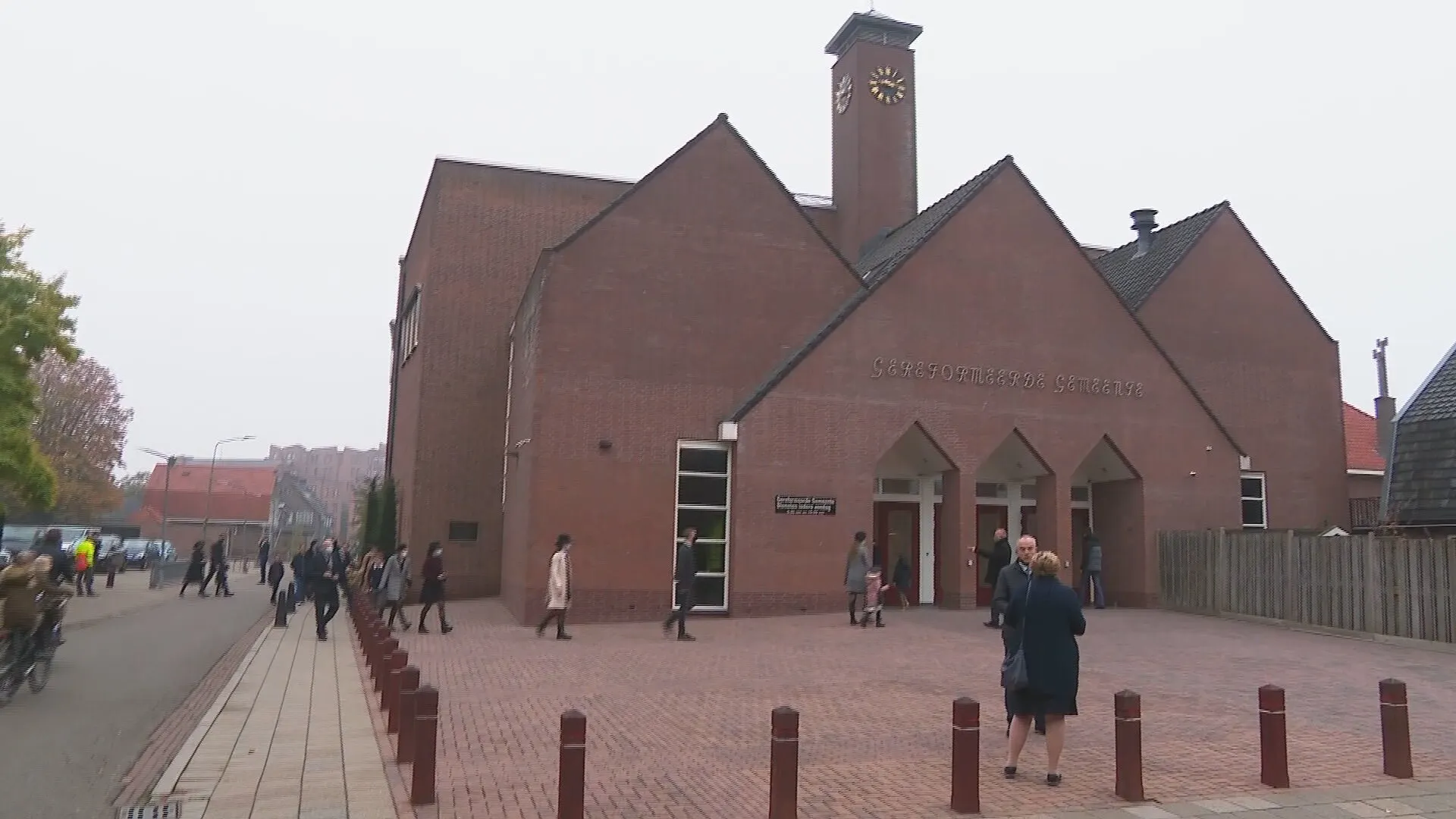 Kerk Barneveld slaat corona-advies opnieuw in de wind: honderden kerkgangers naar dienst