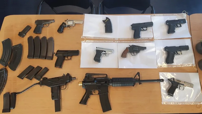 Politie vindt wapenarsenaal bij man (36) in Spijkenisse