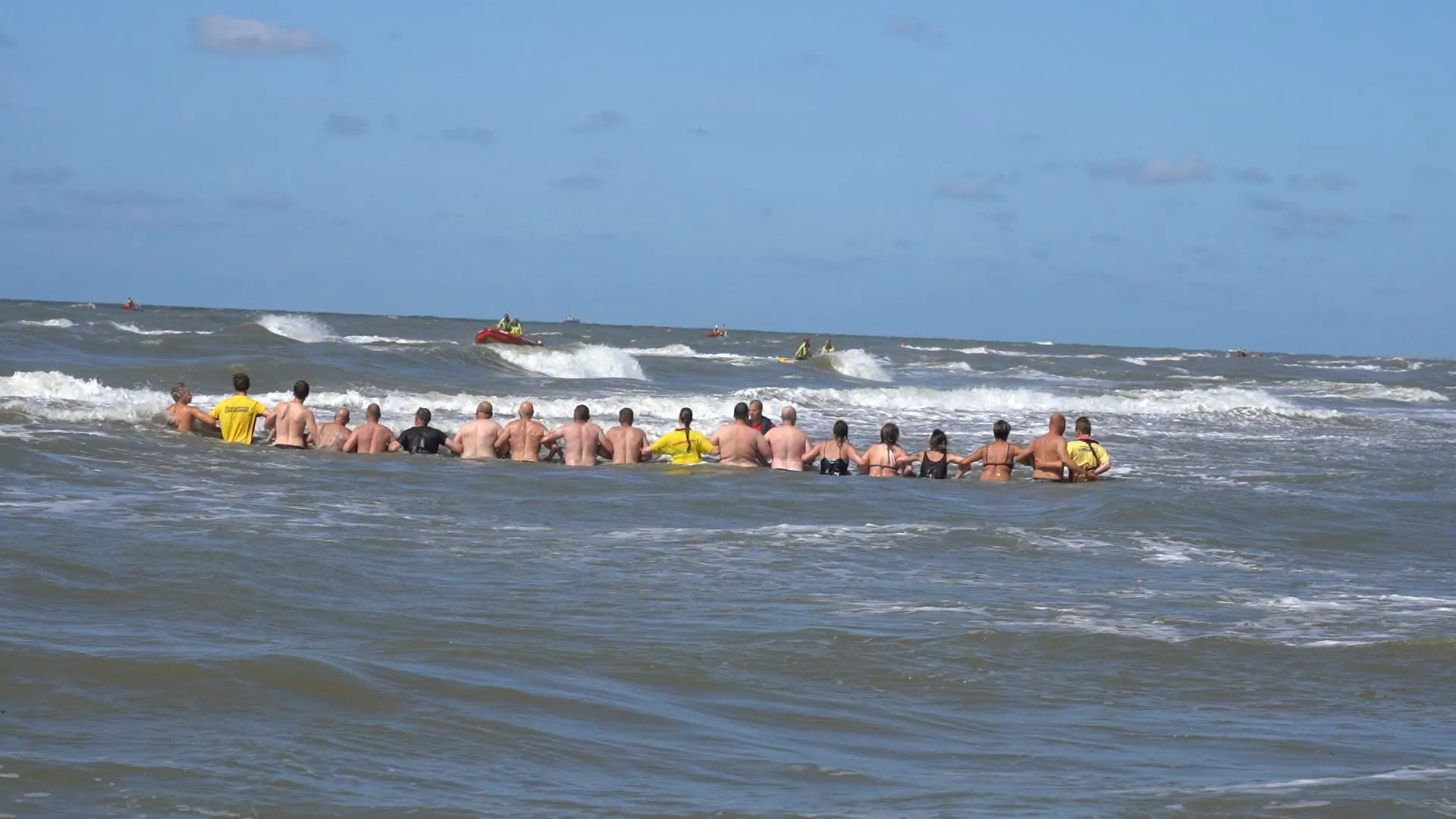 Vermiste redder Julianadorp overleden: 'De zee was heel ruig'