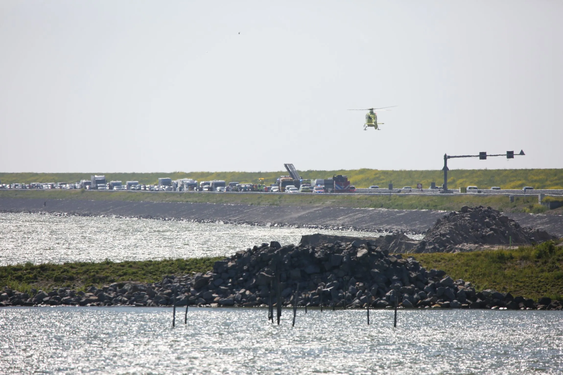 Twee doden na ernstig ongeluk op Afsluitdijk