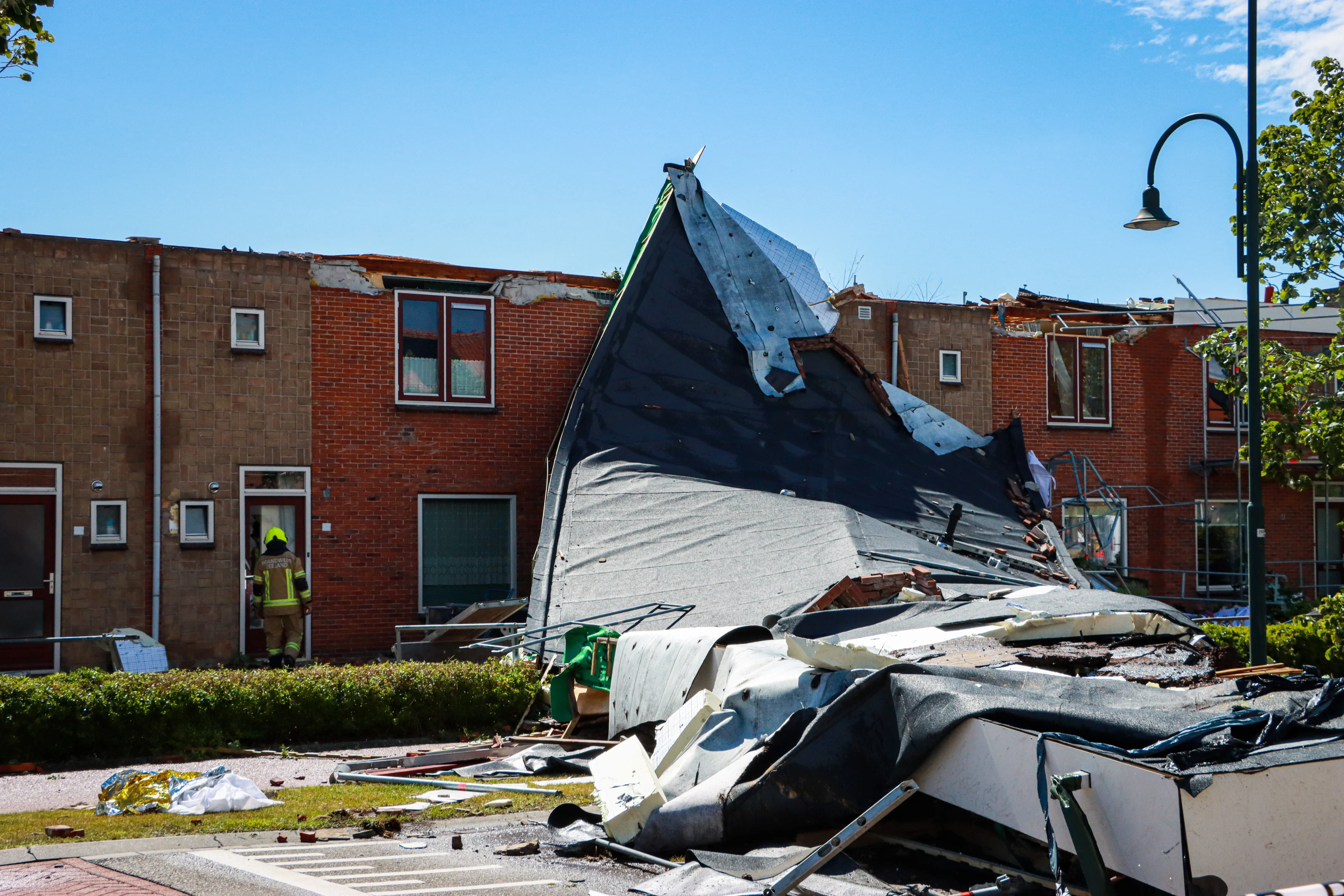 Puinruimen in Zierikzee na verwoestende tornado: 'Het is chaos'