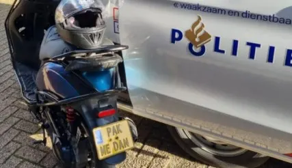 Scooterrijder schudt politie af, maar maakt dan een grote blunder
