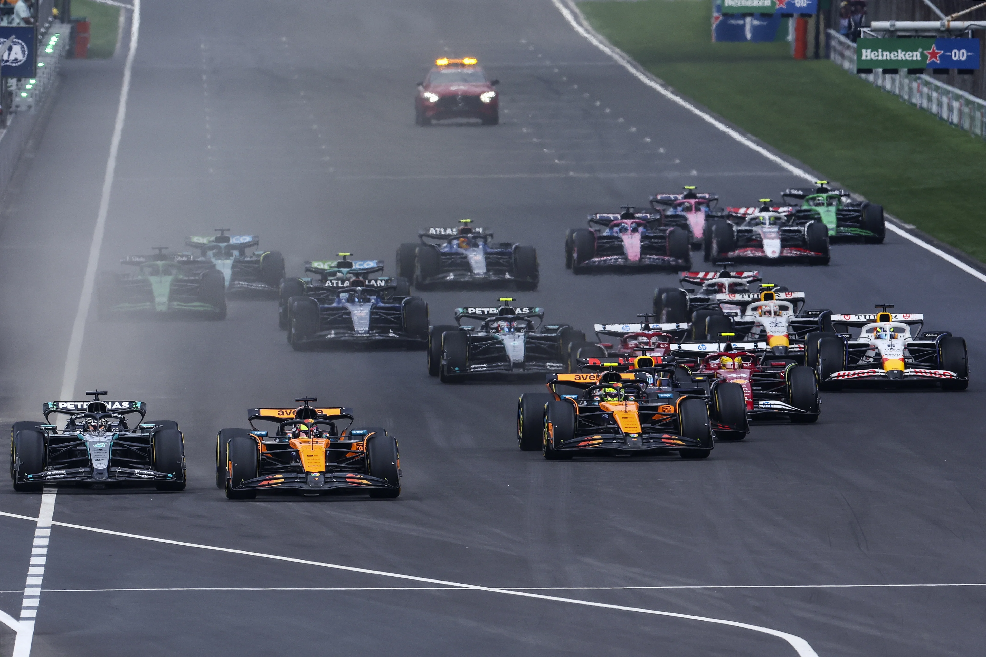 Piastri wint Grote Prijs van China, Verstappen vierde