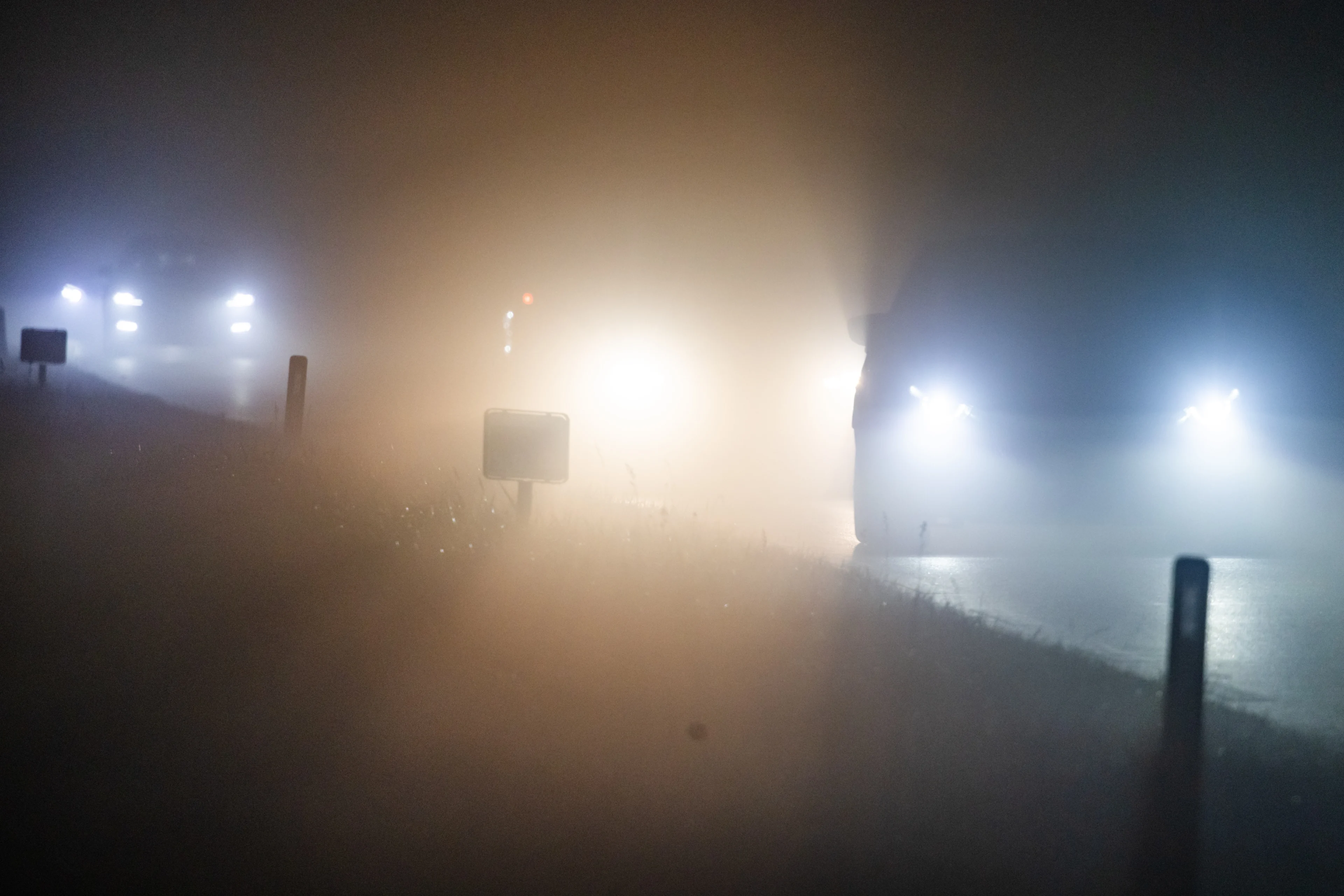 Code geel vanwege dichte mist, later breekt de zon door