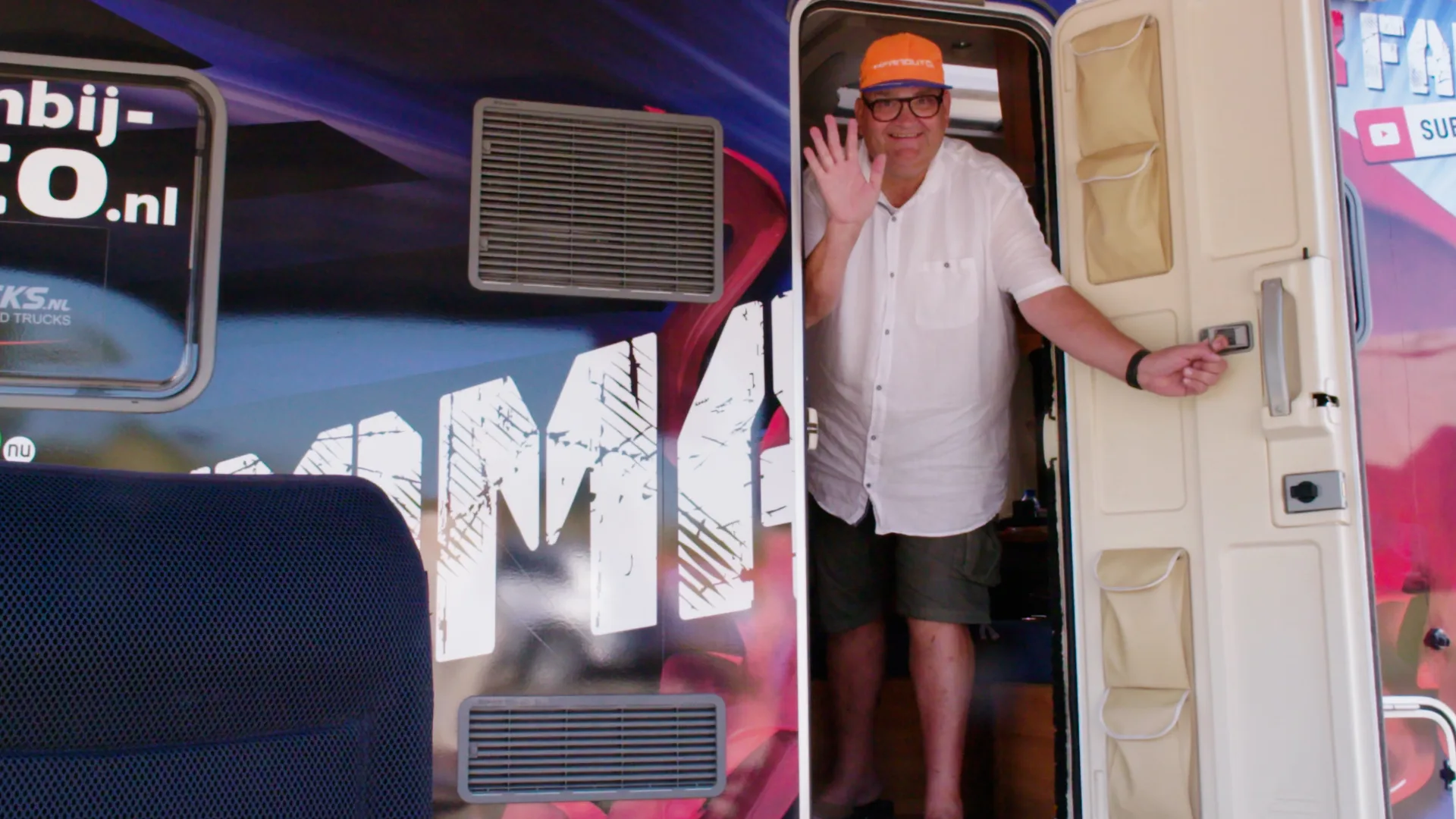 Vlogger Bas van Bodegraven reist heel Europa door om Max Verstappen aan te moedigen