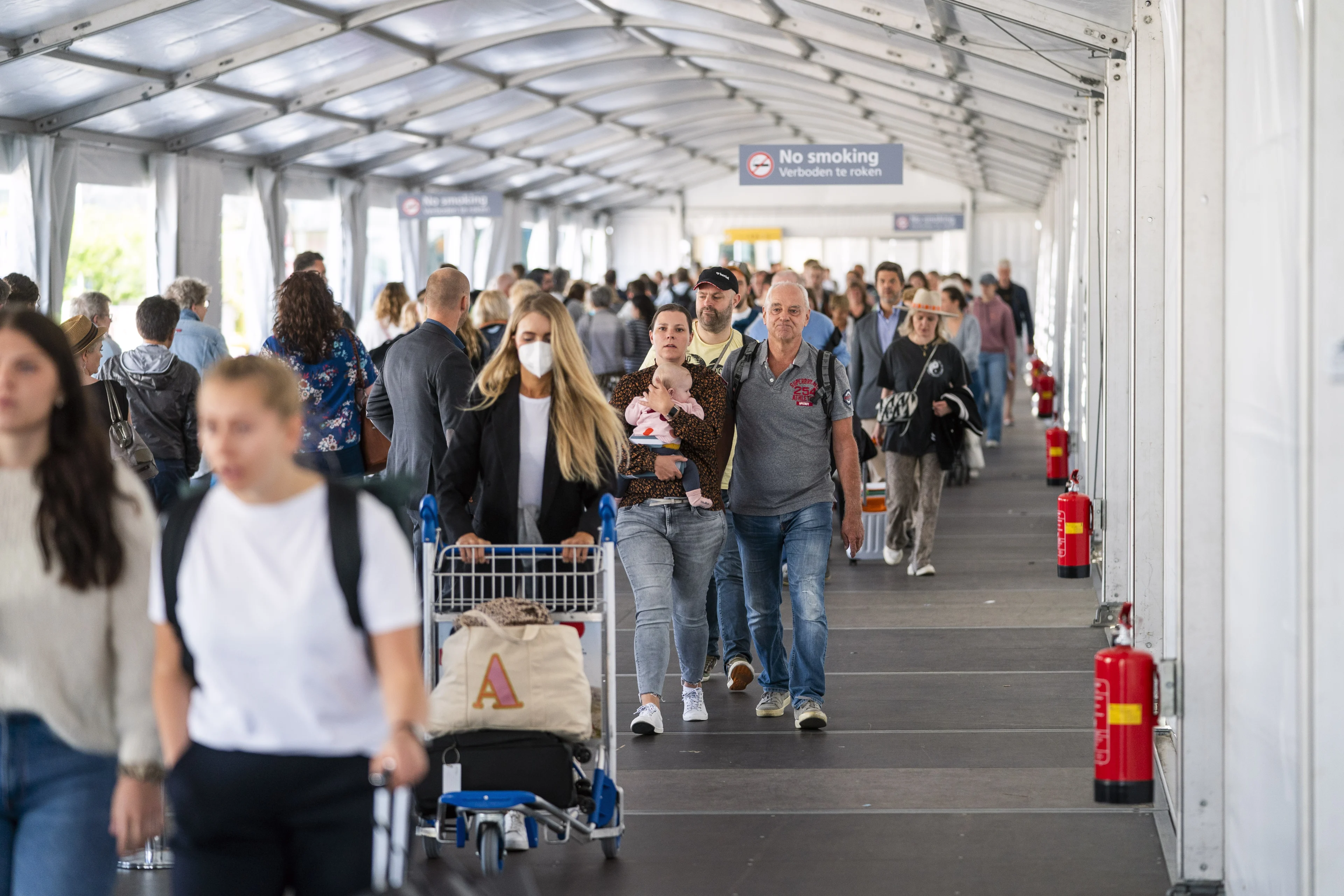 Opnieuw lange wachtrijen op Schiphol in aanloop naar pinksterweekend
