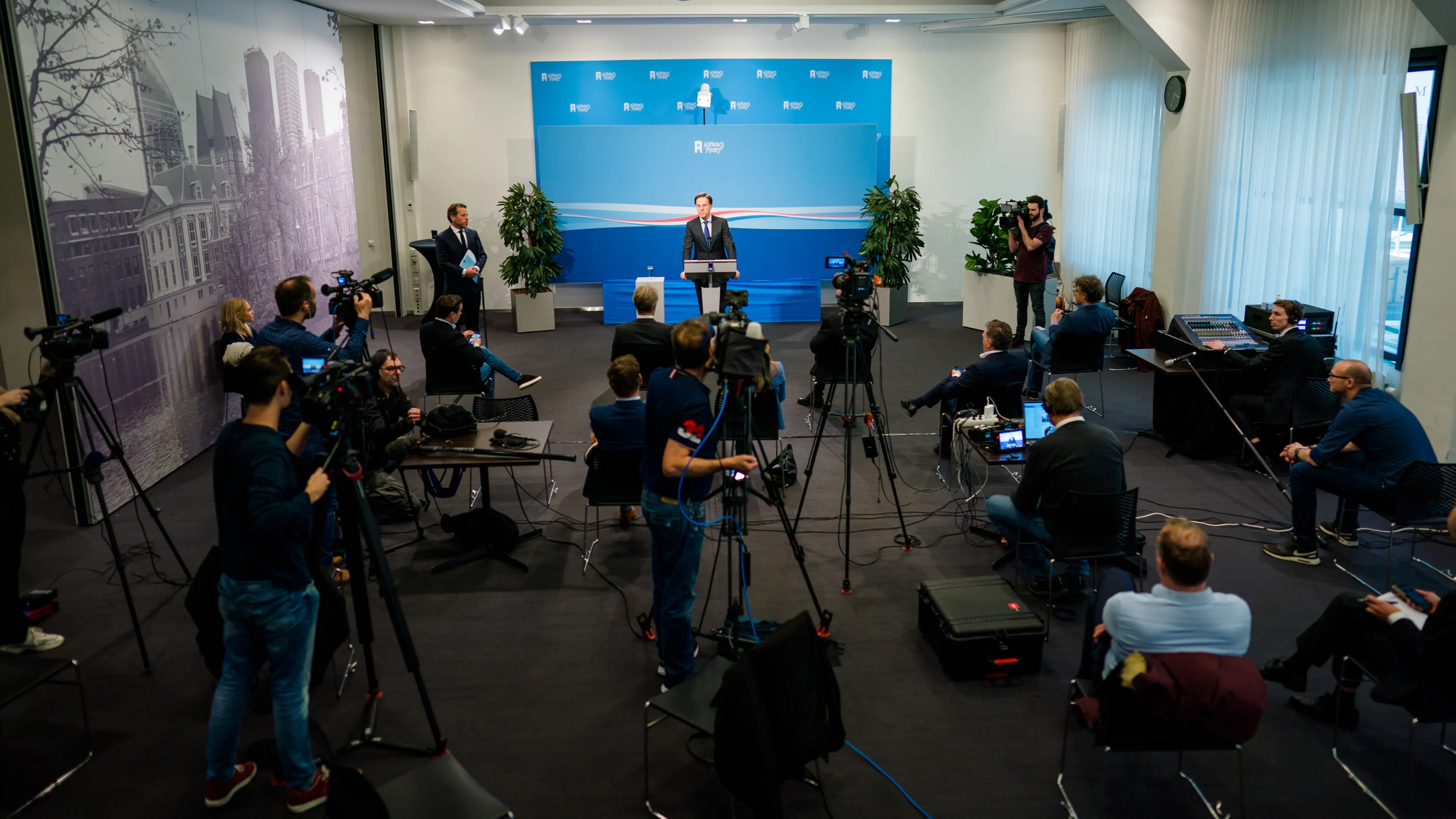 Persconferentie van Rutte en minister De Jonge over de coronacrisis