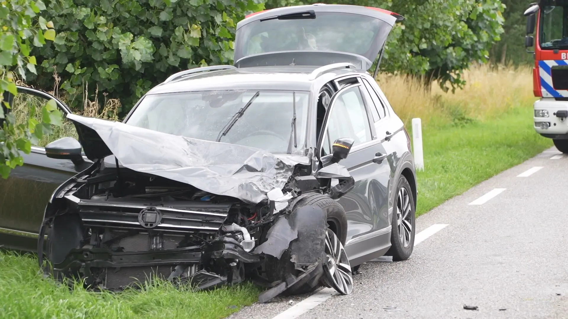 Drie personen waarvan 1 kind naar het ziekenhuis na frontale botsing Mijnsheerenland