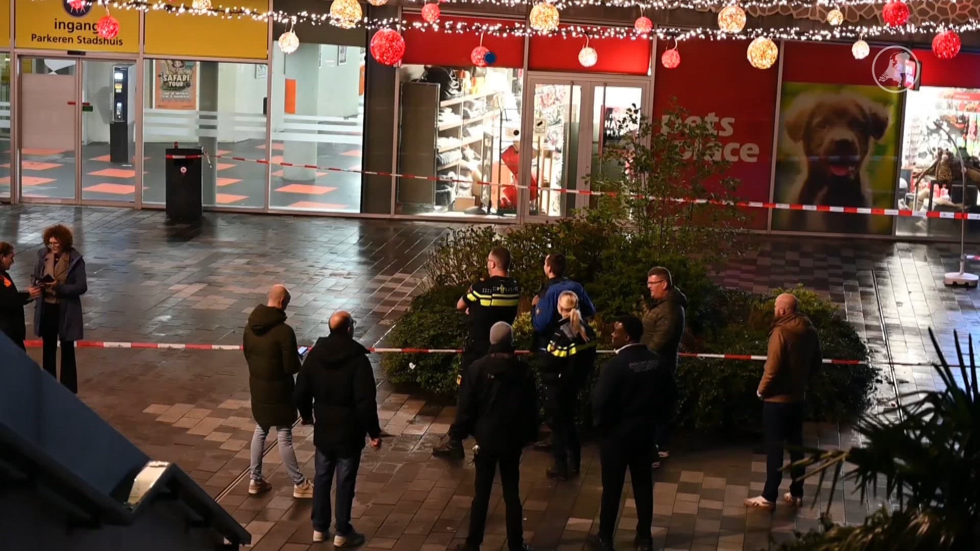 Winkels en parkeergarage Nieuwegein dicht door scheuren in plafond