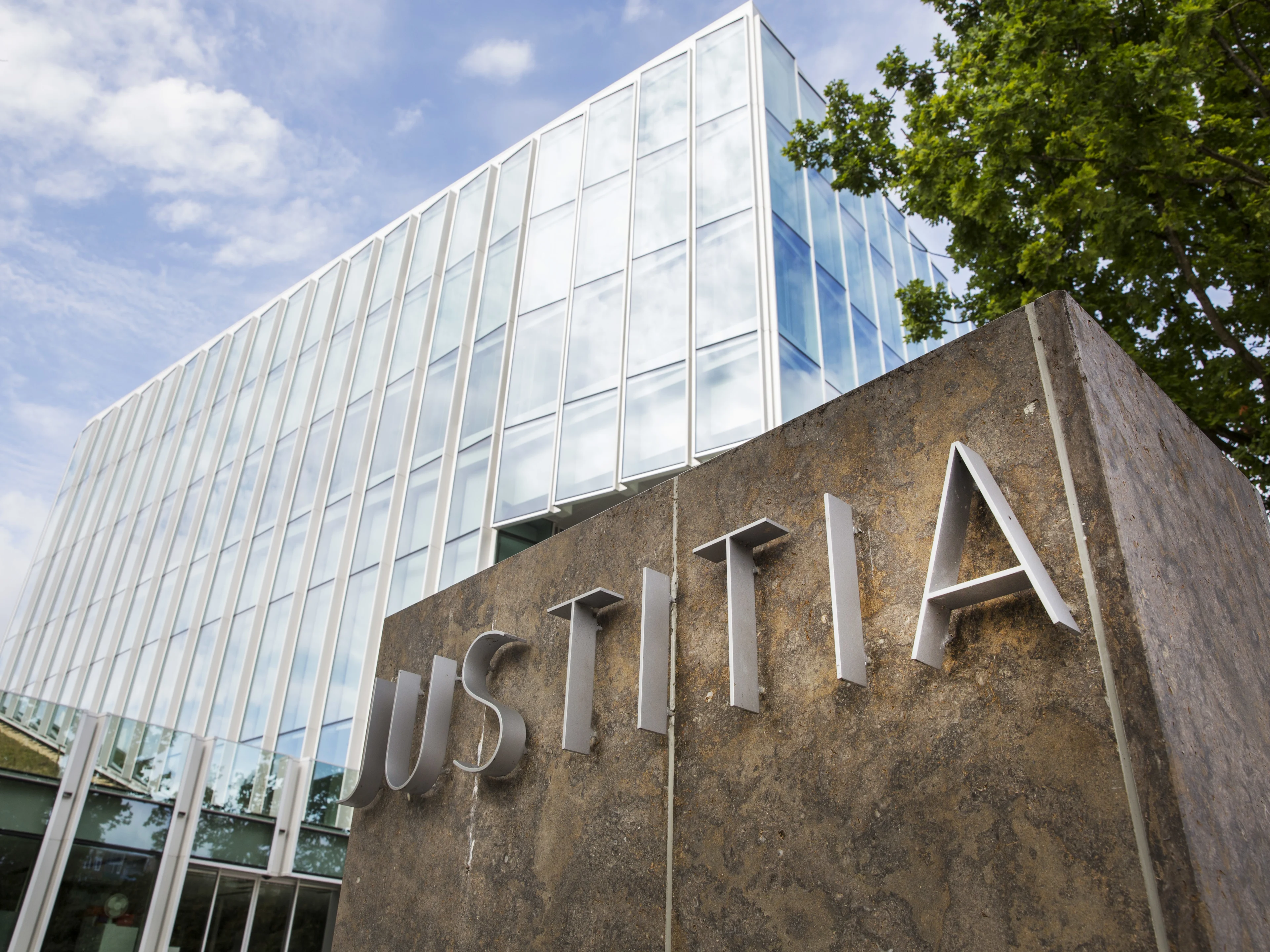 Geldboete voor warenhuis waar 15-jarige op de werkvloer overleed