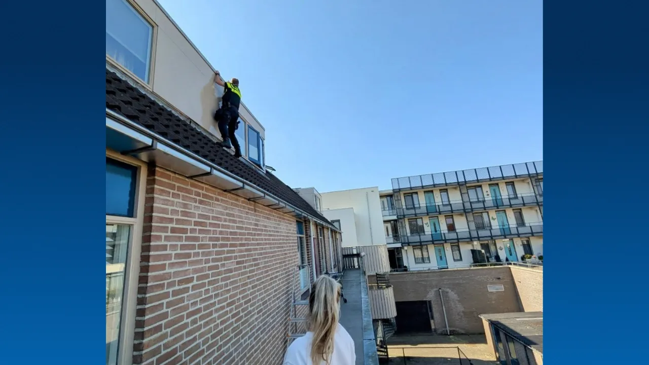 Kind (1) sluit moeder en oma buiten op balkon: 'Spiderman'-agent komt in actie