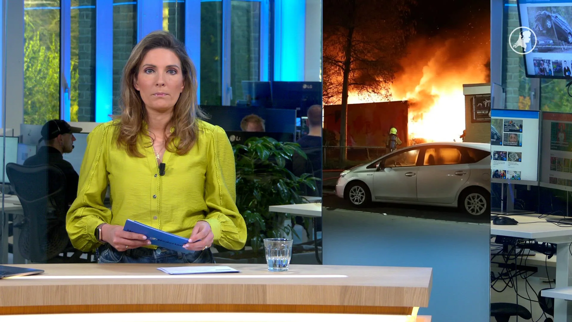 Felle uitslaande brand verwoest school in Haarlem na knal