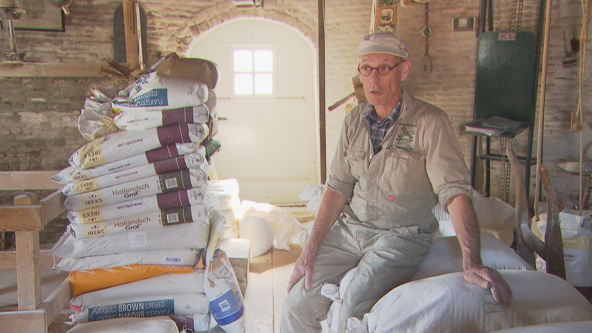 'Het lijkt wel oorlog', molenaars werken zich in het zweet voor hamsteraars