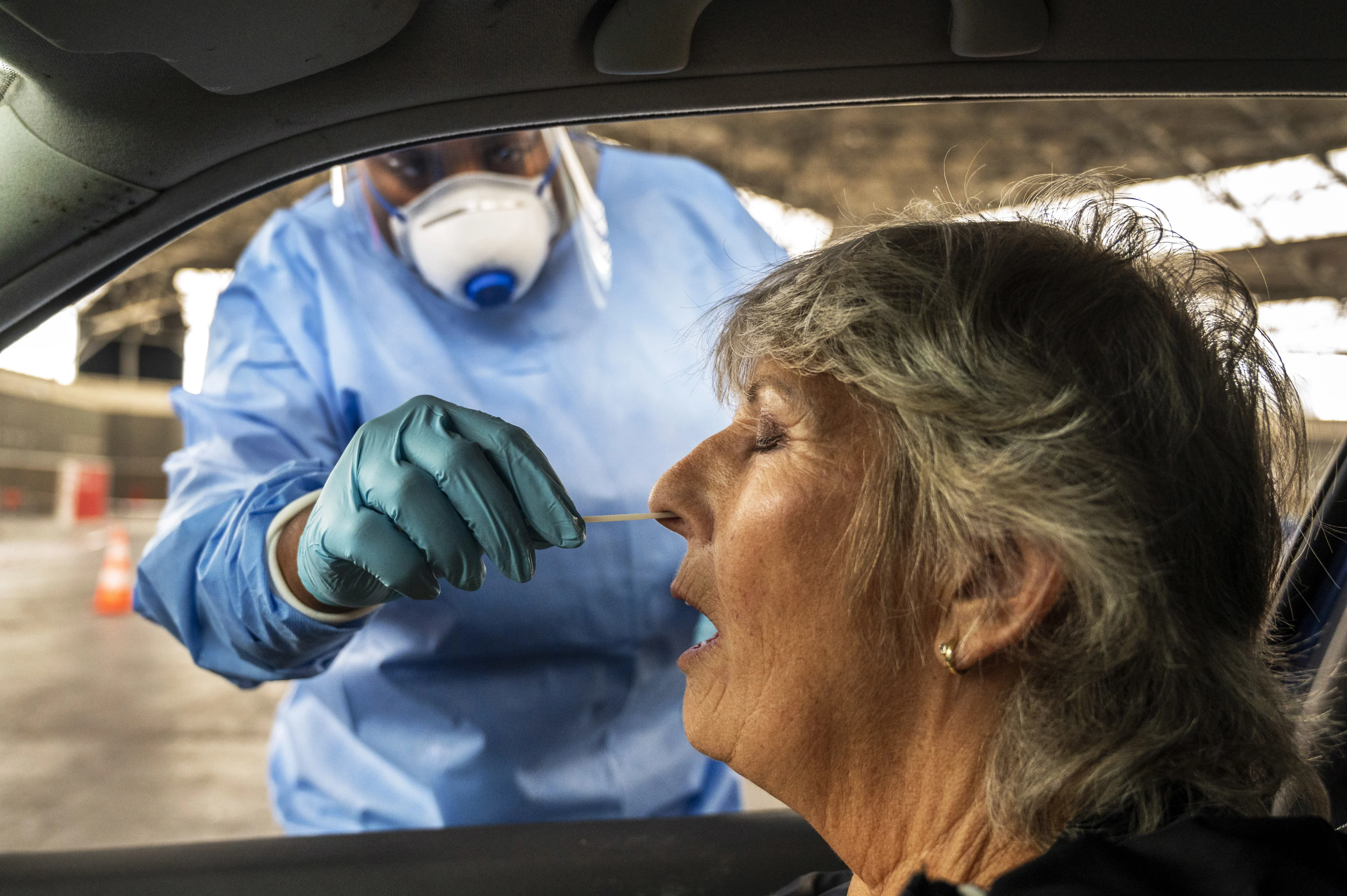 Zorgmedewerkers en leraren krijgen toch voorrang bij coronatest