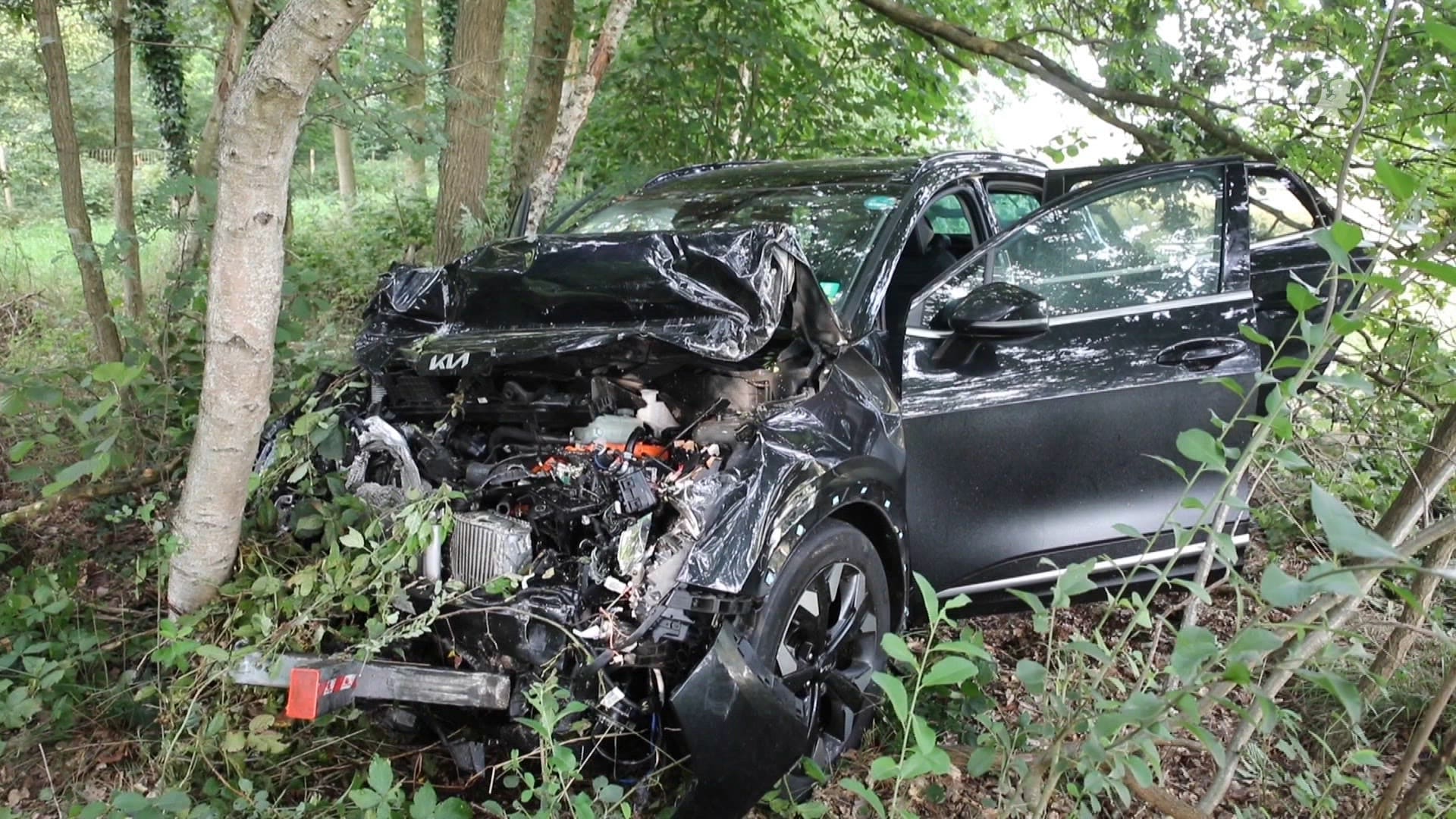 Zwaar ongeluk op A1 bij Bathmen: auto knalt op vrachtwagen