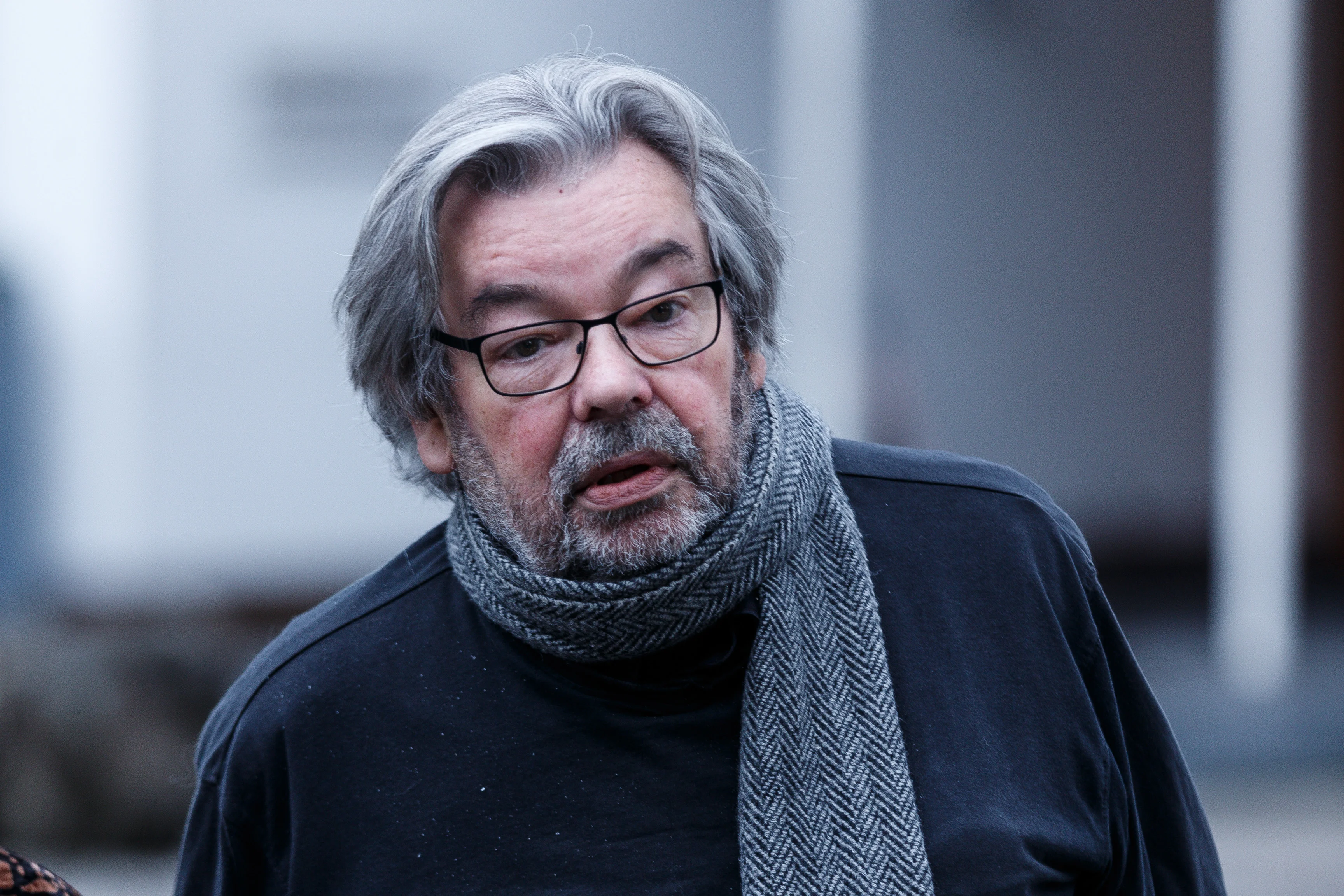 Maarten van Rossem 'moet wennen' aan leven zonder zus Sis