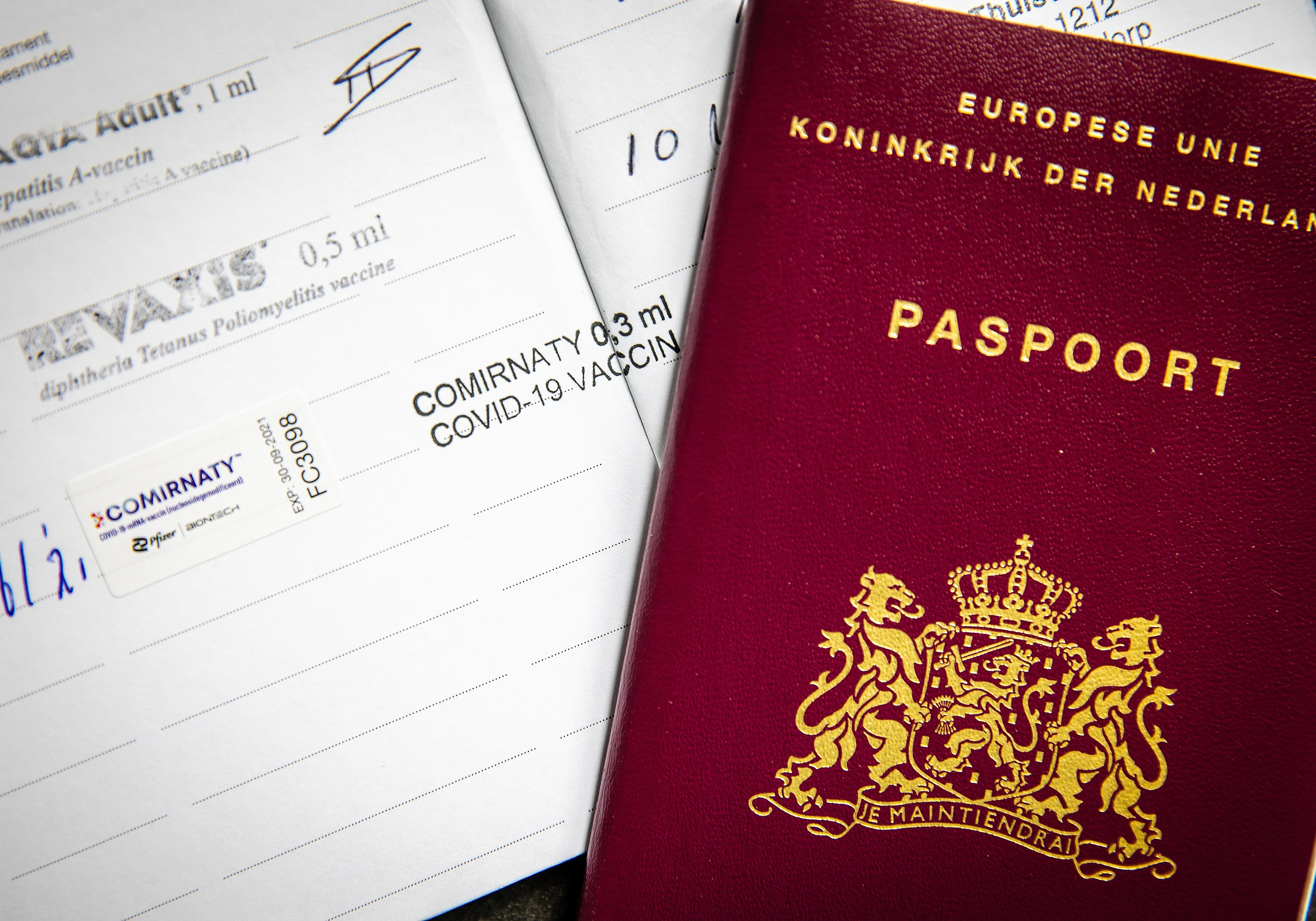 'Structurele problemen' bij uitgifte paspoorten door corrupte ambtenaren