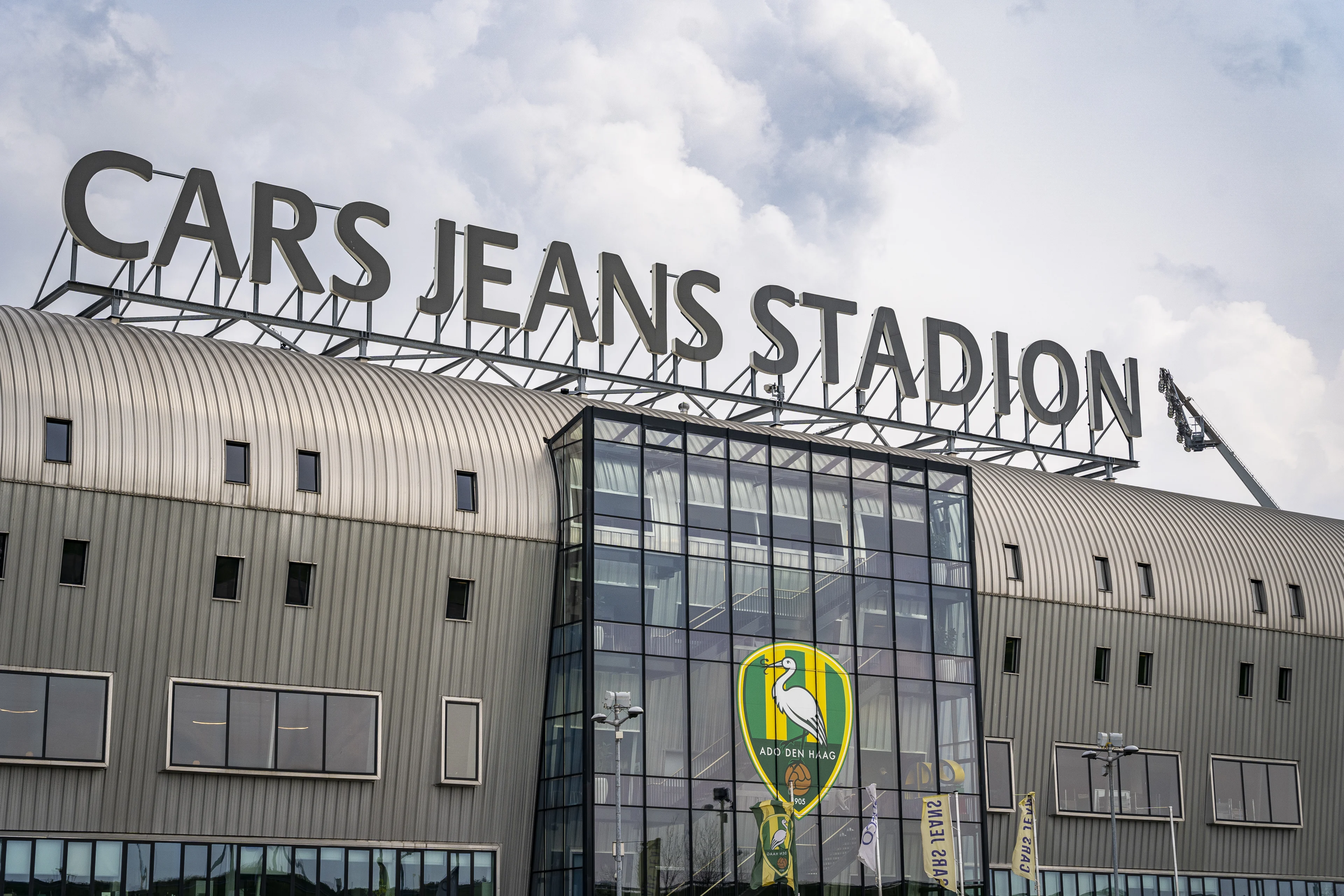 Tachtig ADO-supporters aangehouden bij Cars Jeans Stadion