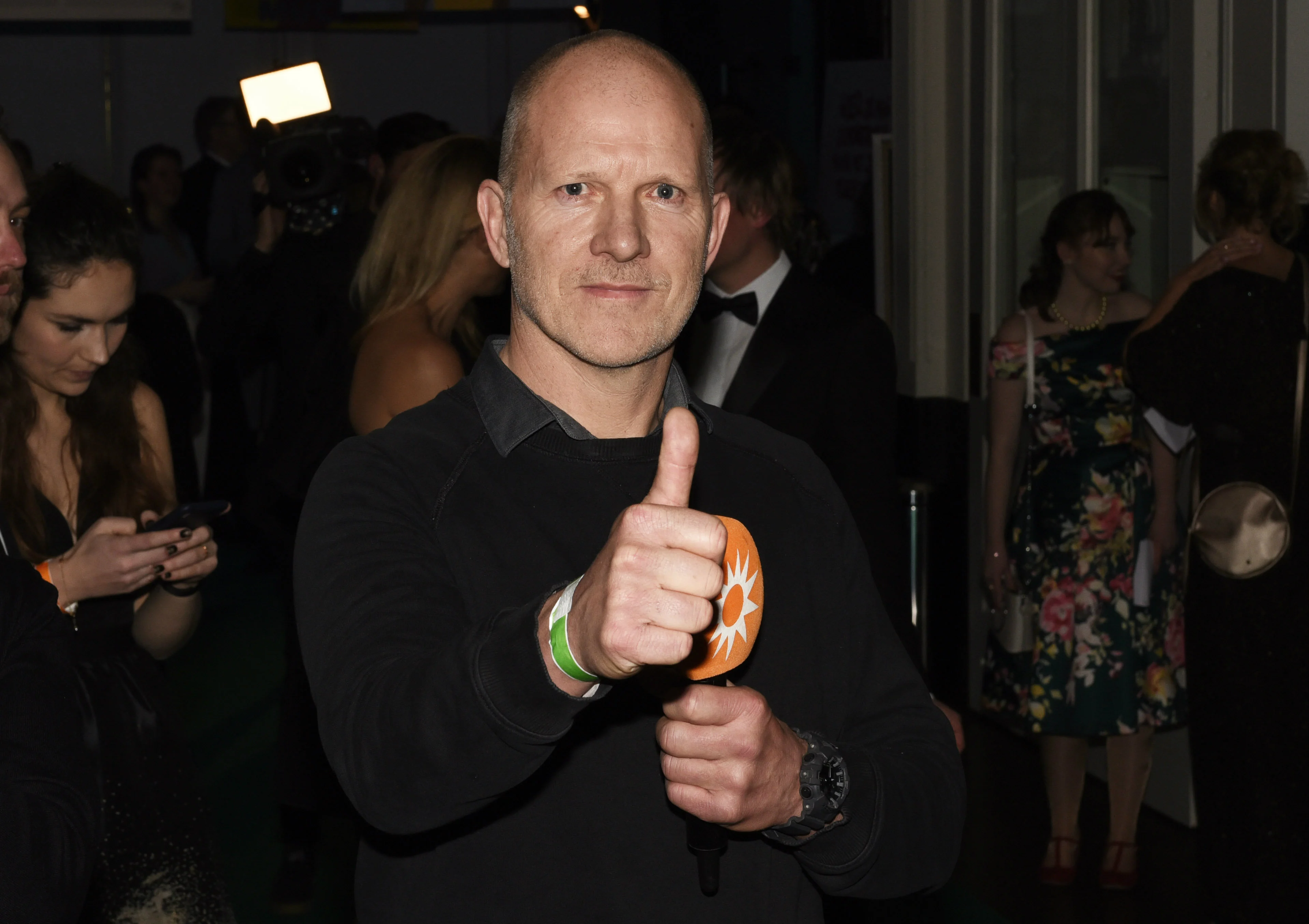 Presentator Maxim Hartman besmet met corona: 'Beterschap hoeft niet'