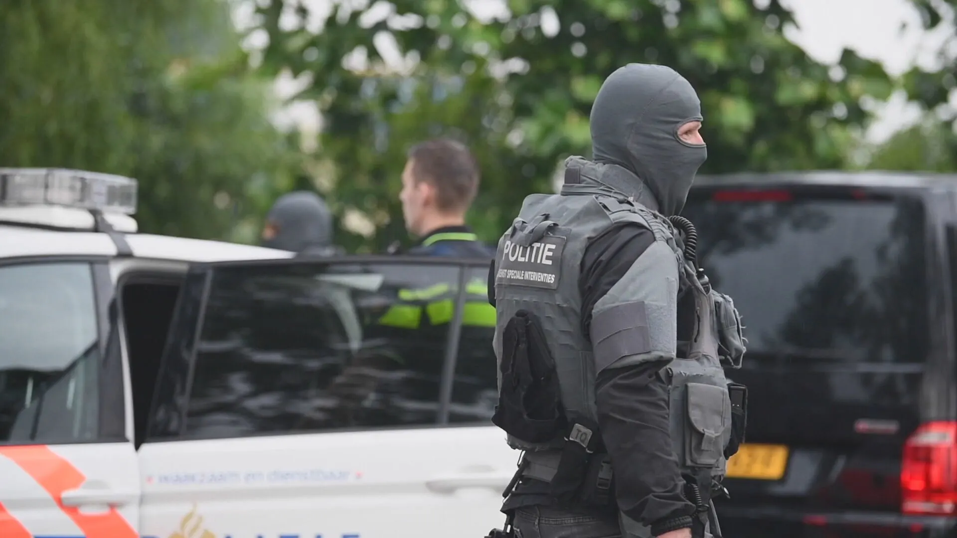 Man schiet met jachtgeweer omdat jongen hond uitlaat op weiland