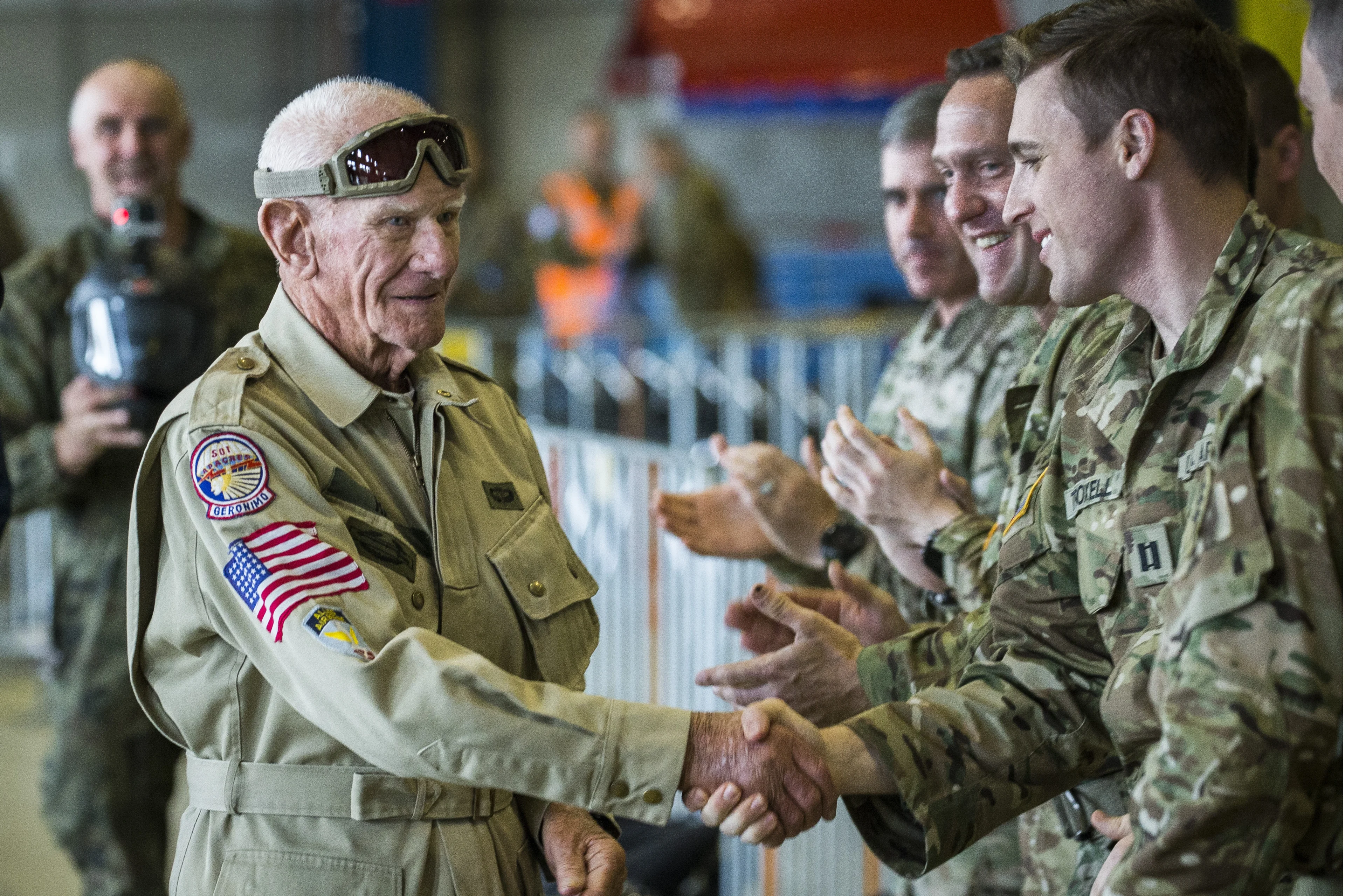 Veteraan die in 1944 boven Nederland sprong op 101-jarige leeftijd overleden