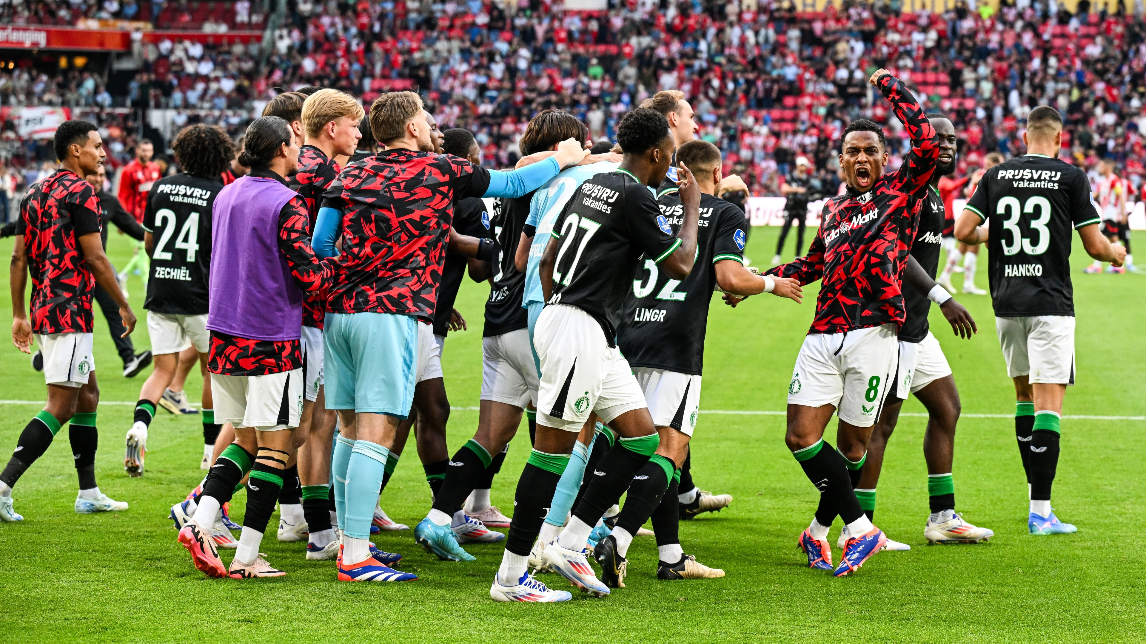 Feyenoord verslaat PSV na doelpuntenfestijn in Johan Cruijff Schaal