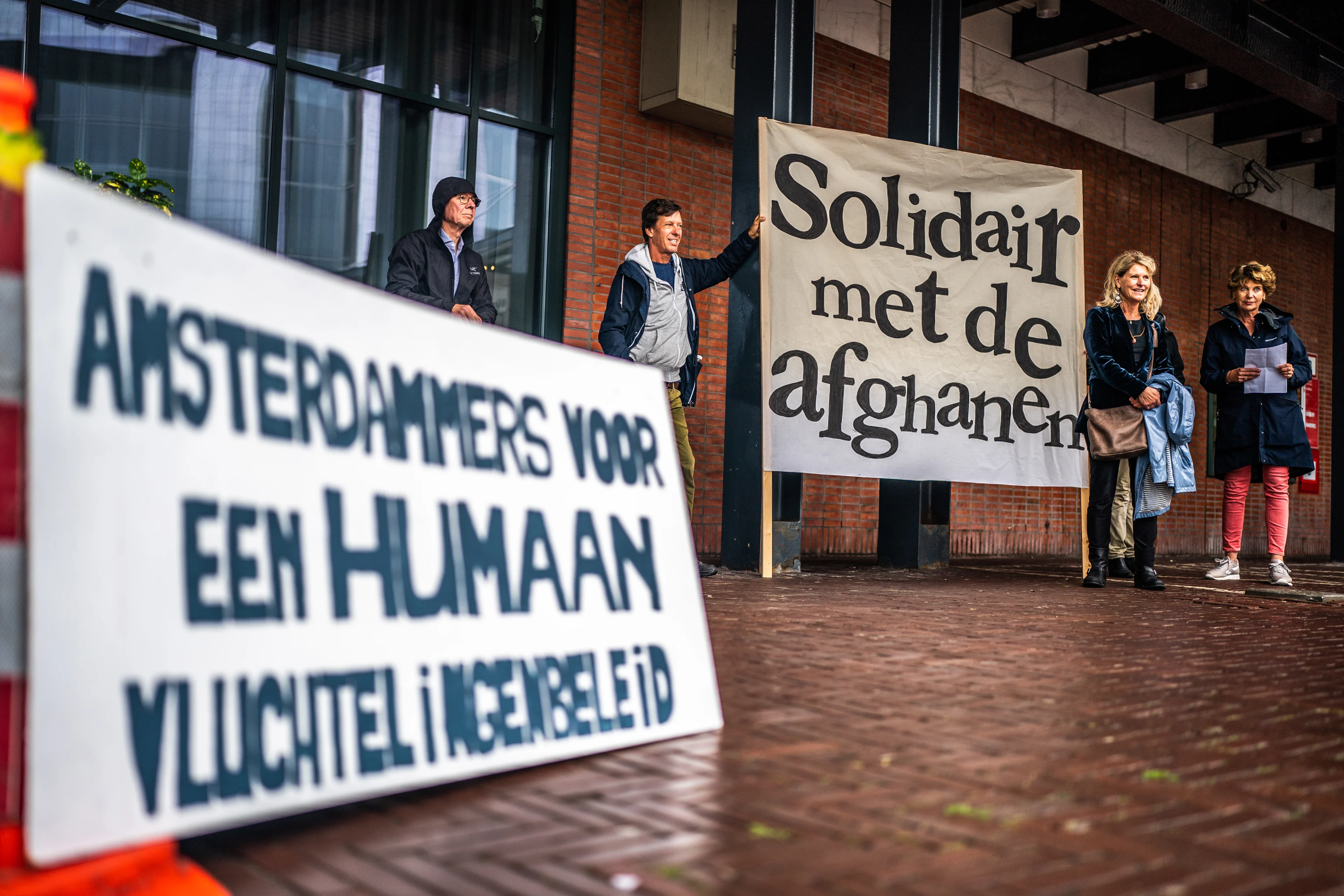 Tientallen mensen bij wake voor Afghanistan in Amsterdam