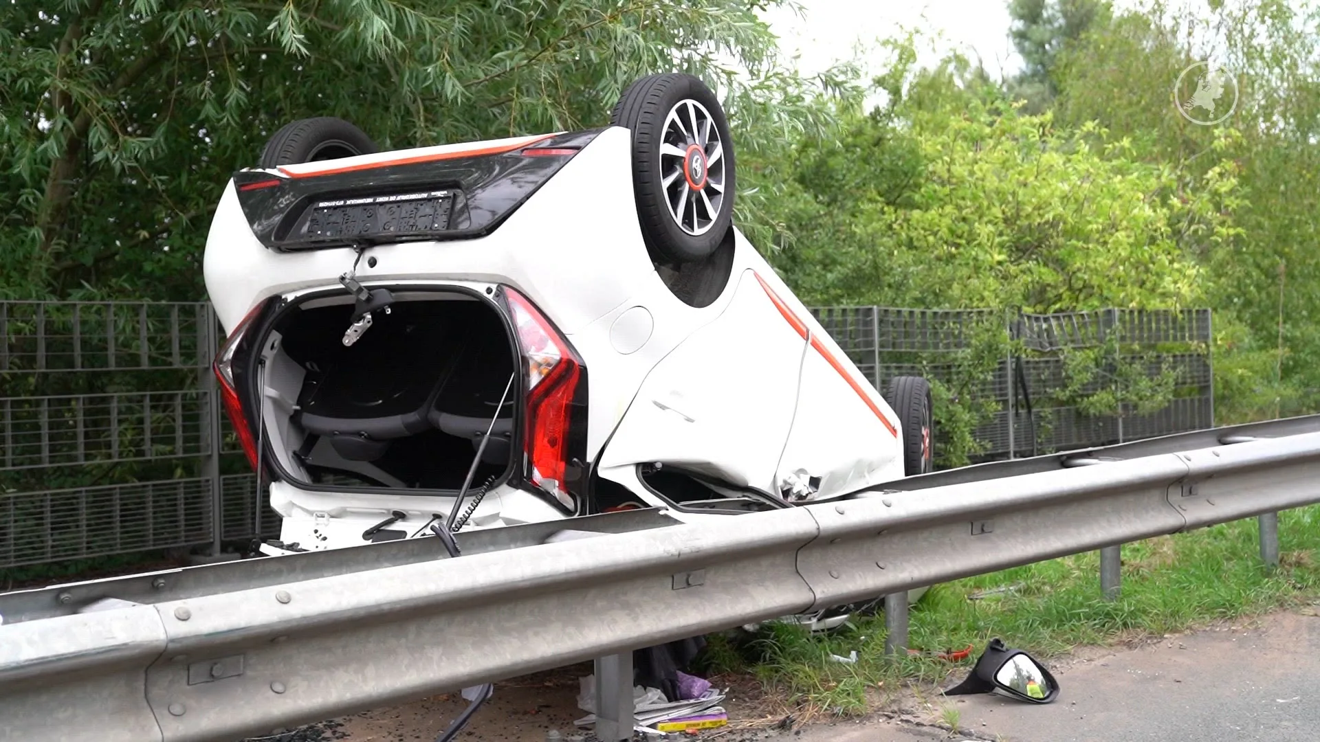 Vrouw (70) slaat bij Den Bosch met auto over de kop en overlijdt
