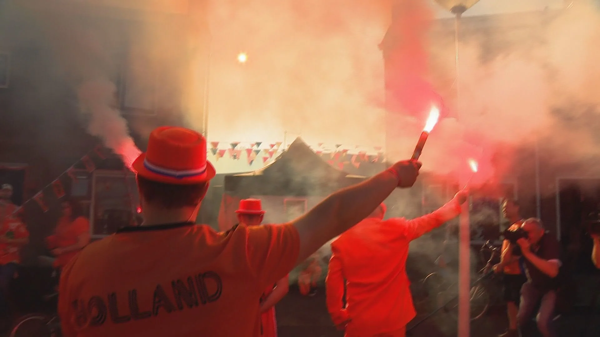 Zoons maken ter nagedachtenis aan vader William nog één keer hele huis oranje