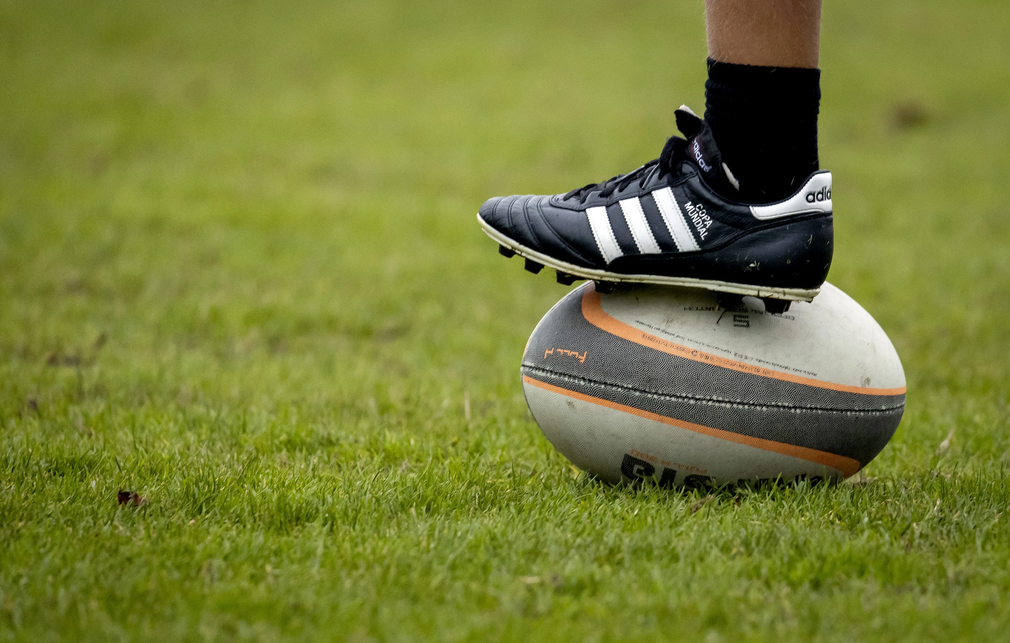 Nederlandse rugbybond laat trans vrouwen onder voorwaarden toe in vrouwenteams