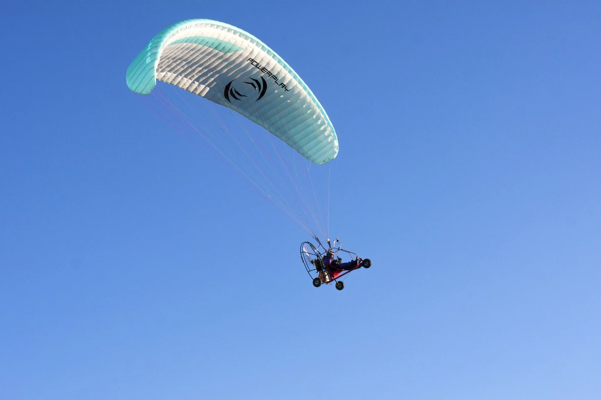 Man zwaargewond na val van 20 meter hoogte tijdens het deltavliegen